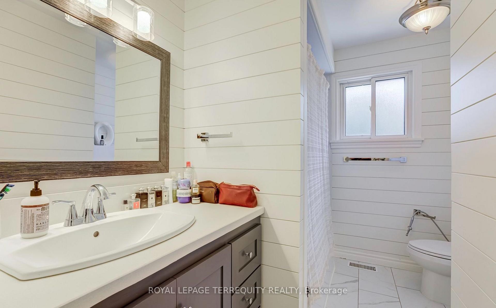 Photo 14 of 2474 Yarmouth Crescent, Oakville, West — HOMEH