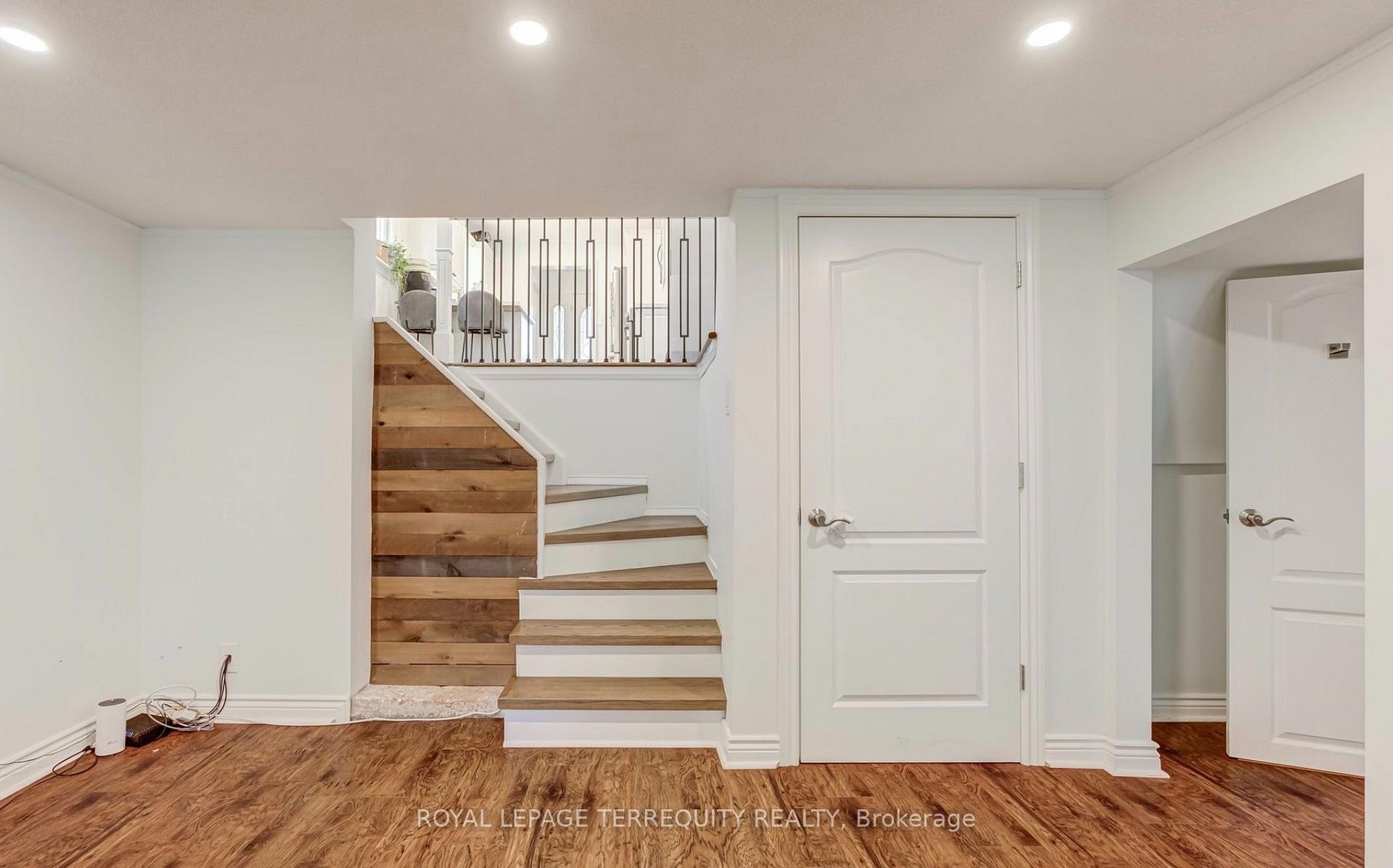 Photo 15 of 2474 Yarmouth Crescent, Oakville, West — HOMEH