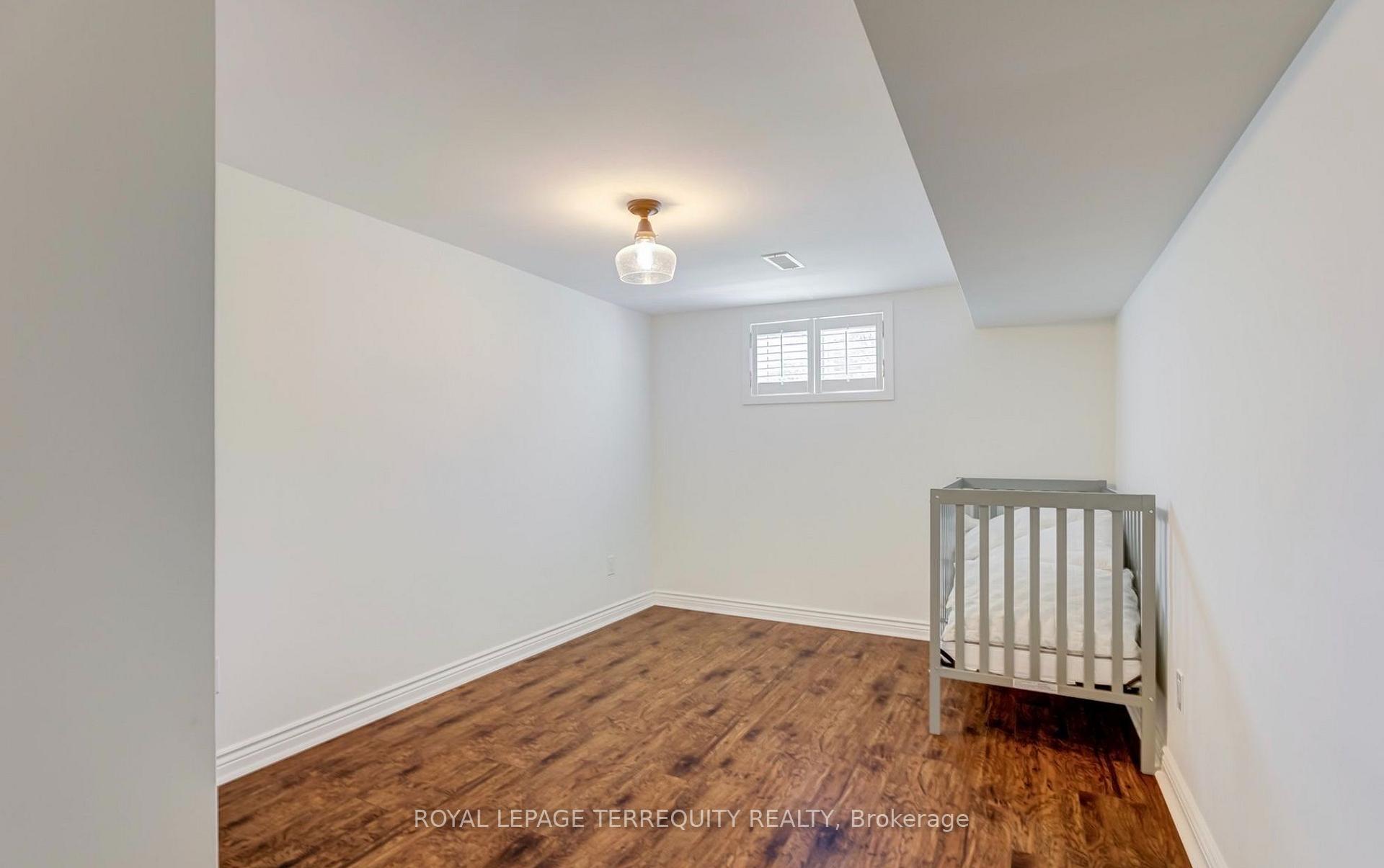 Photo 17 of 2474 Yarmouth Crescent, Oakville, West — HOMEH