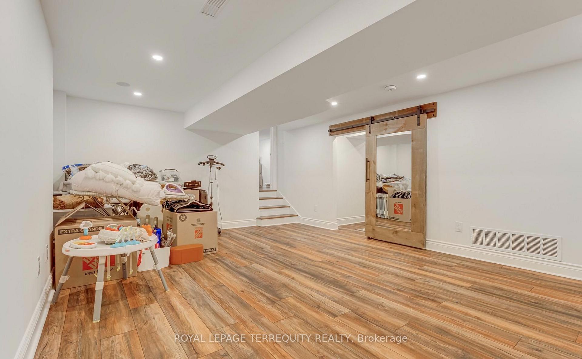 Photo 19 of 2474 Yarmouth Crescent, Oakville, West — HOMEH