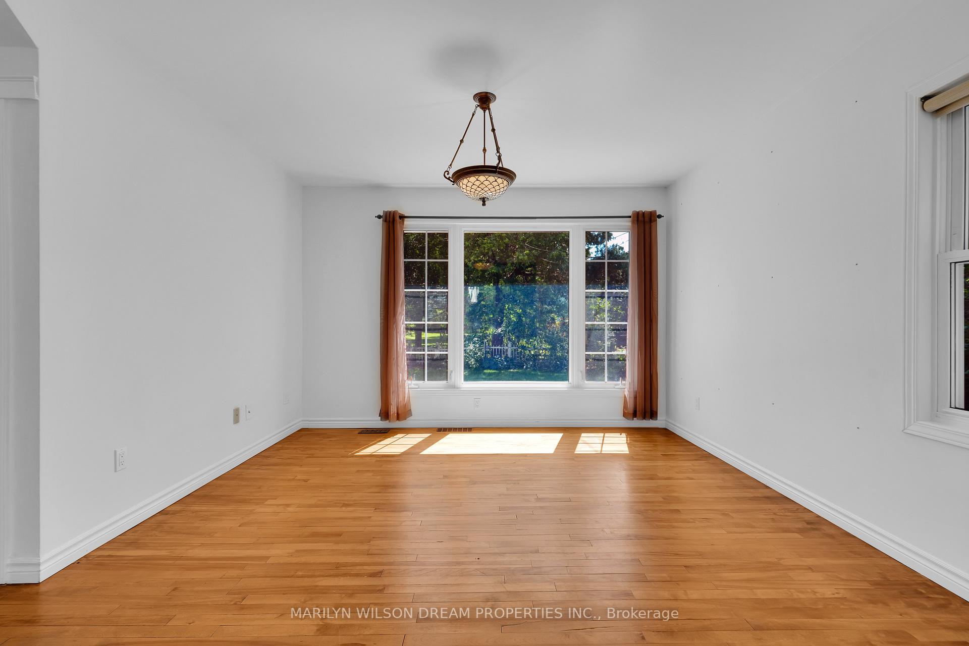 Photo 14 of 24 Bedford Crescent, Ottawa, Manor Park — HOMEH