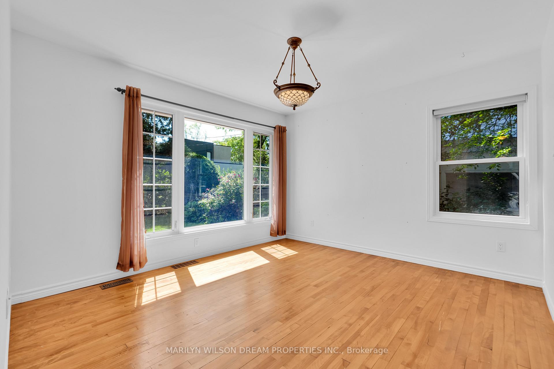 Photo 15 of 24 Bedford Crescent, Ottawa, Manor Park — HOMEH