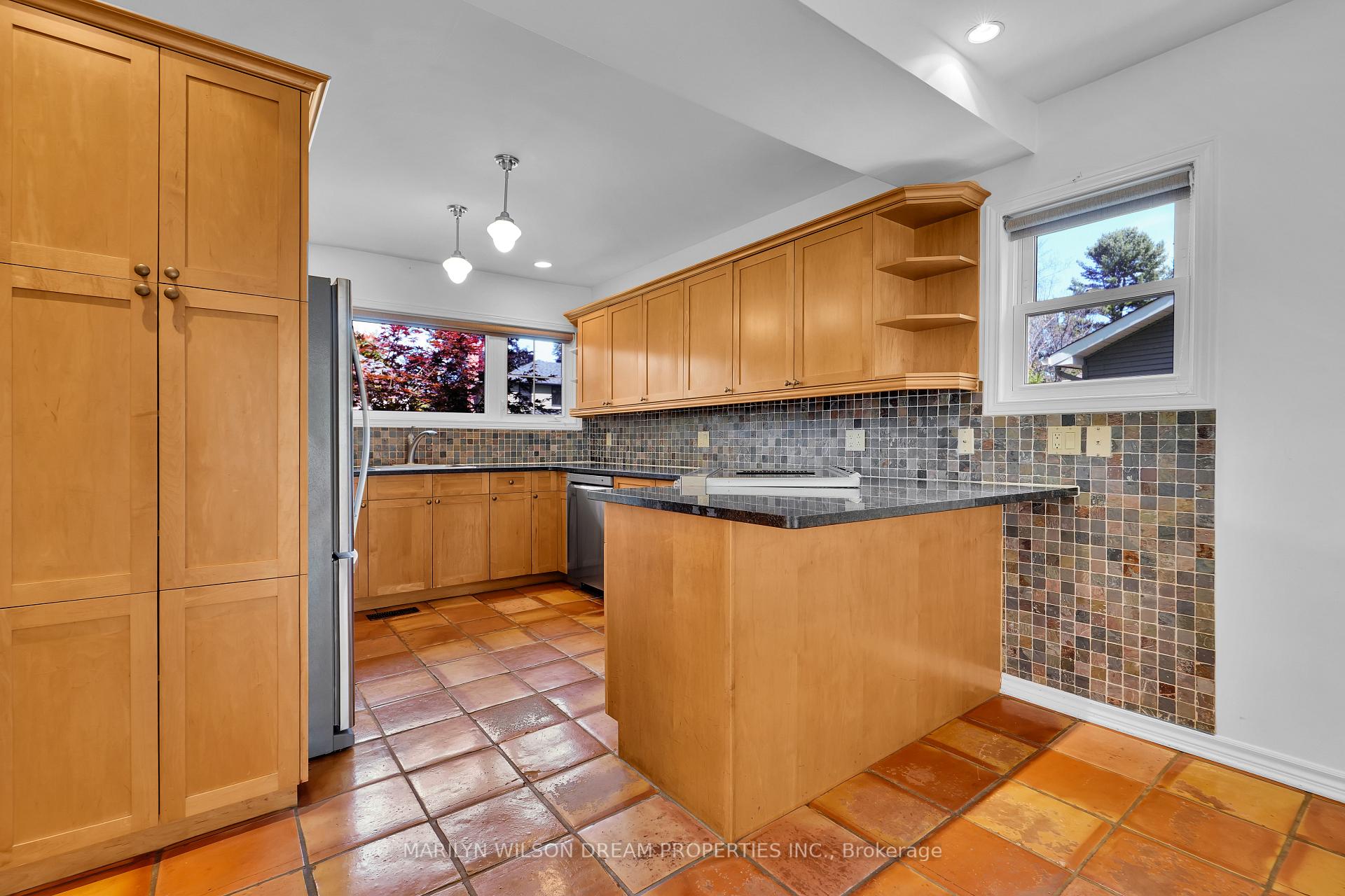 Photo 17 of 24 Bedford Crescent, Ottawa, Manor Park — HOMEH