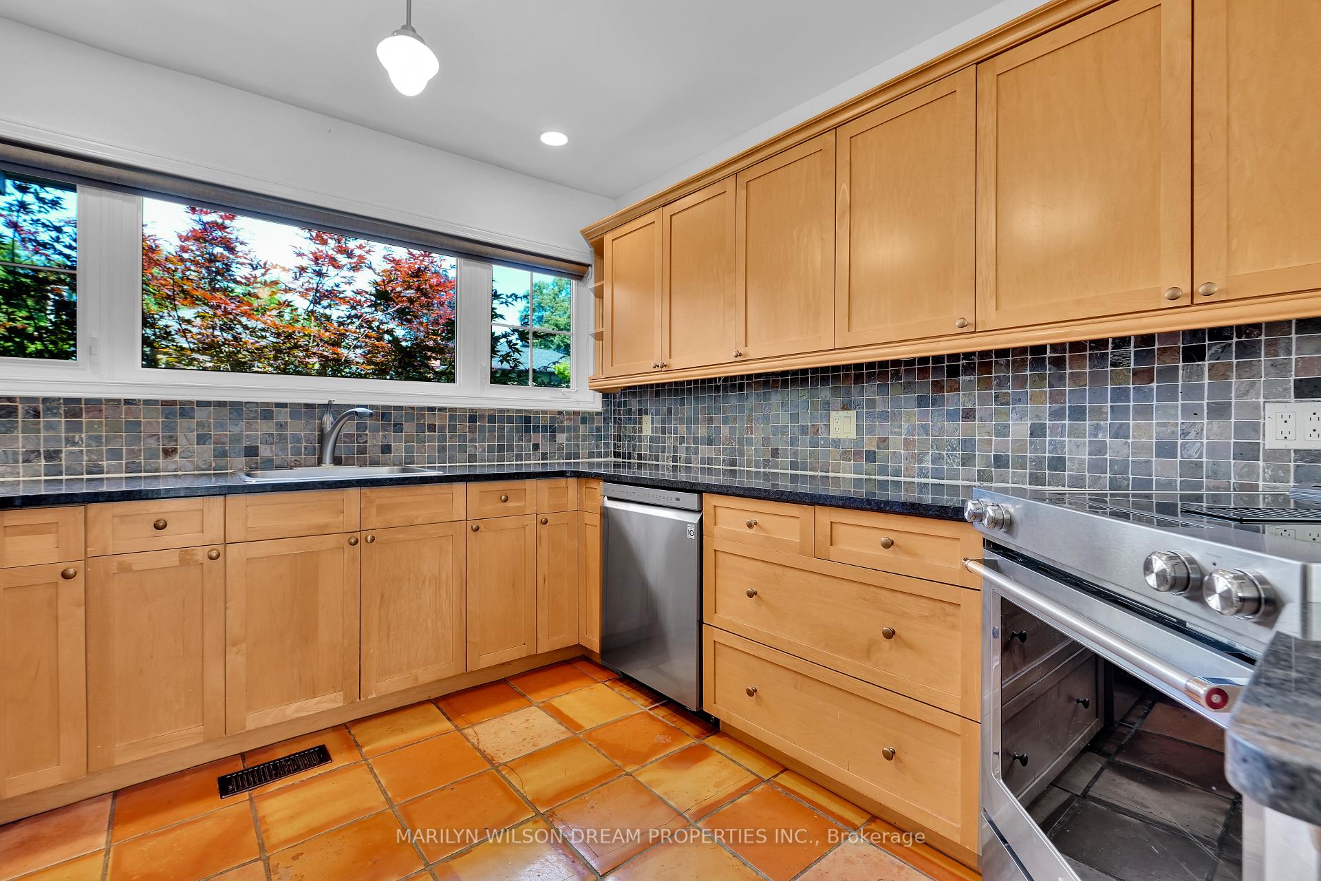 Photo 18 of 24 Bedford Crescent, Ottawa, Manor Park — HOMEH