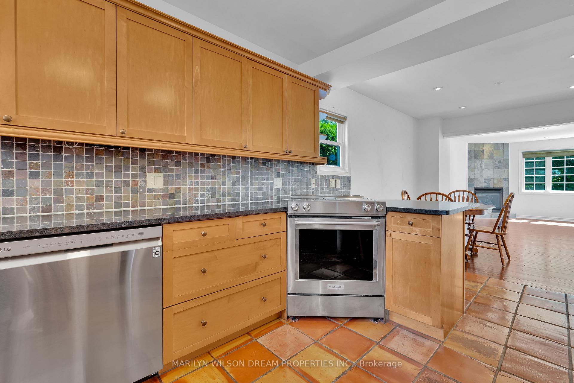 Photo 19 of 24 Bedford Crescent, Ottawa, Manor Park — HOMEH