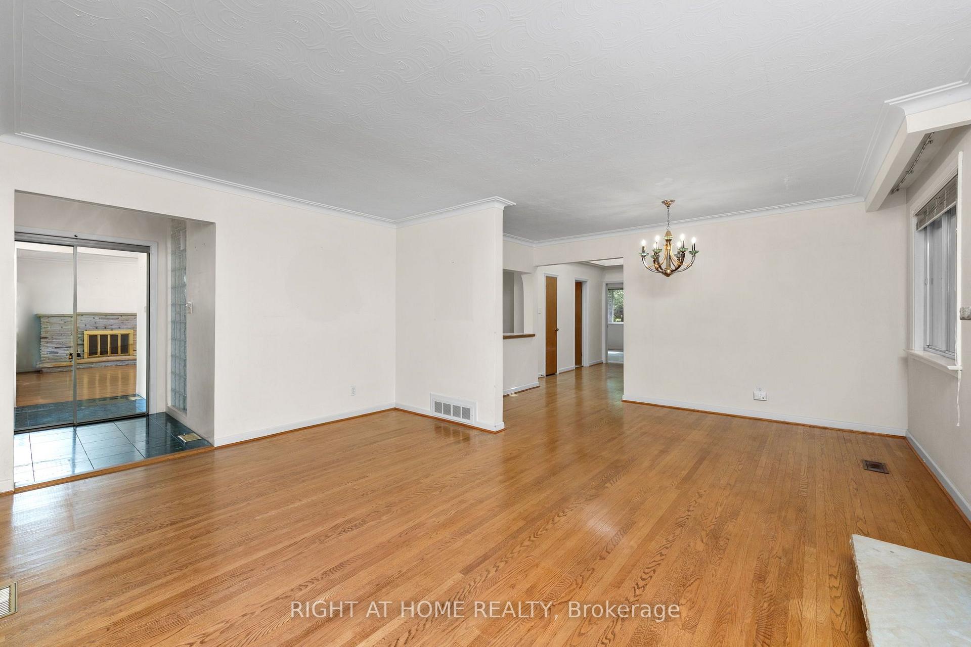 Photo 8 of 99 Elmhurst Avenue, North York, Lansing-Westgate — HOMEH