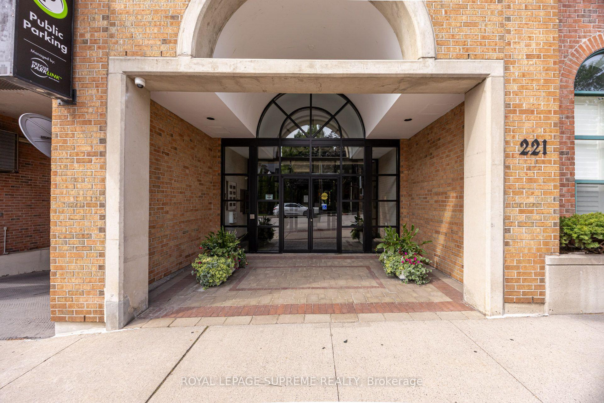 Photo 4 of Unit 204, 221 Robinson Street E, Oakville, Old Oakville — HOMEH