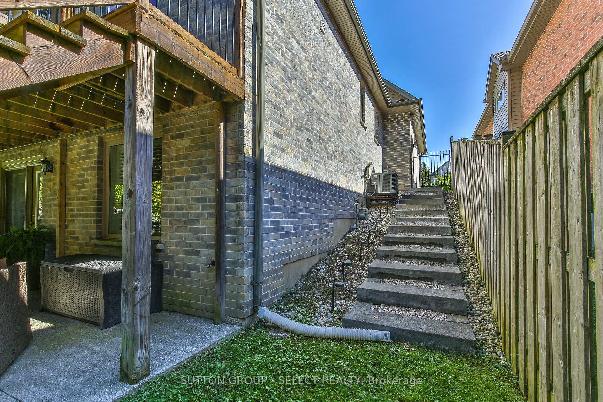 Photo 47 of 1940 Riverbend Road, London, South A — HOMEH