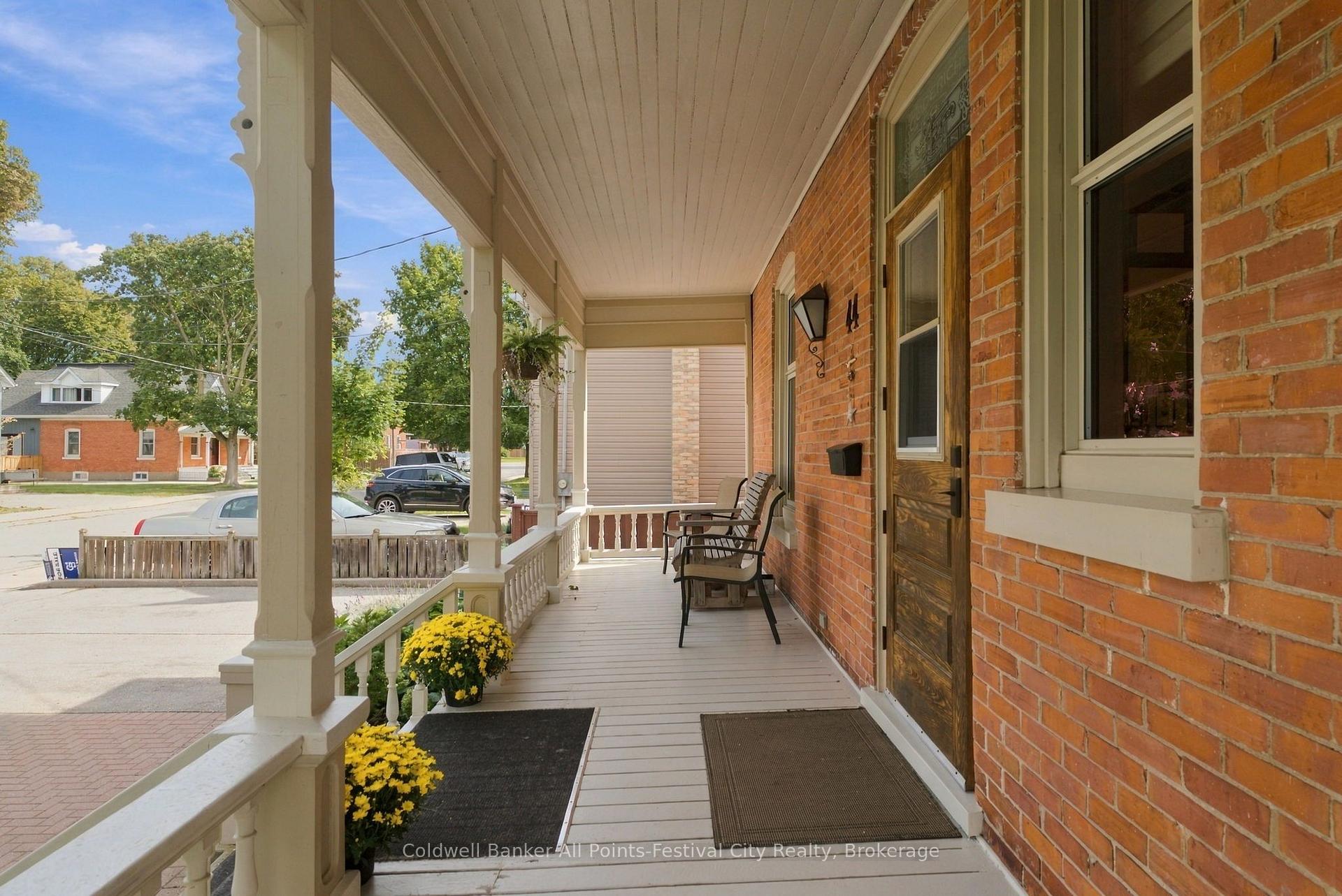Photo 3 of 44 Trafalgar Street, Goderich, Goderich (Town) — HOMEH