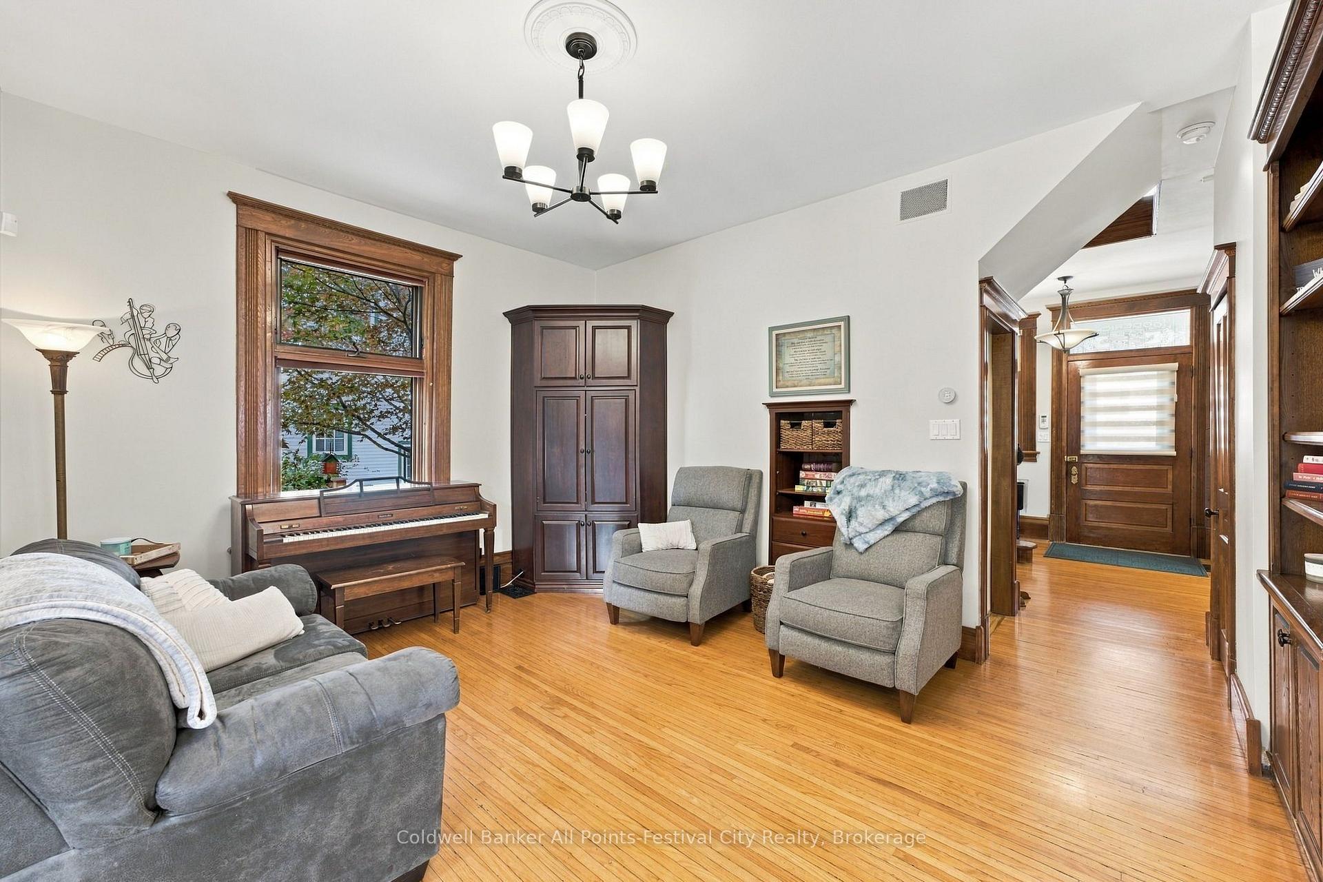 Photo 8 of 44 Trafalgar Street, Goderich, Goderich (Town) — HOMEH