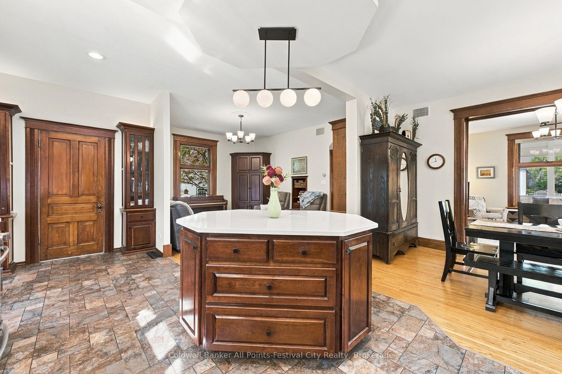 Photo 12 of 44 Trafalgar Street, Goderich, Goderich (Town) — HOMEH