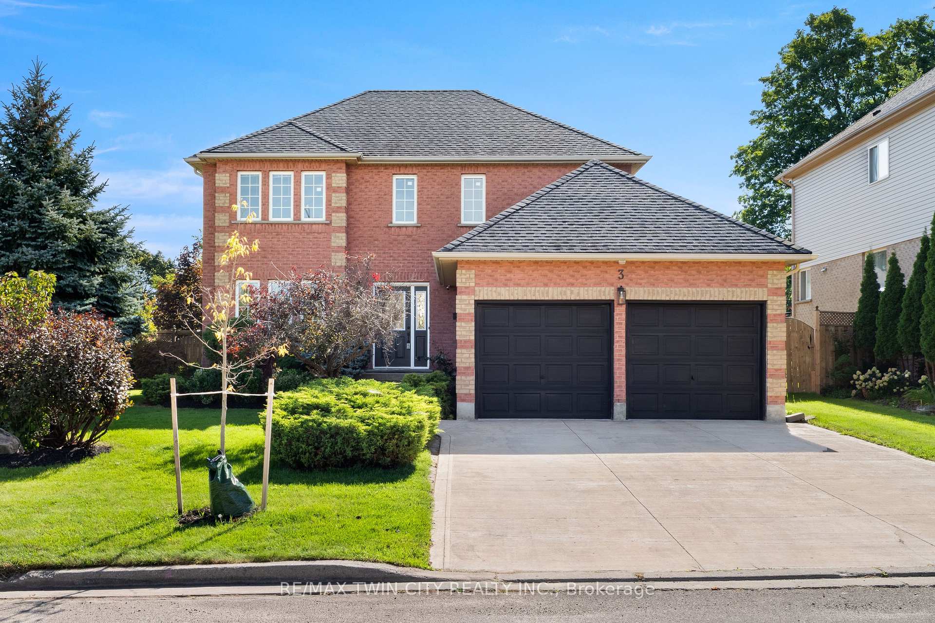 Photo 1 of 3 Greencroft Court, Kitchener, Highland West — HOMEH