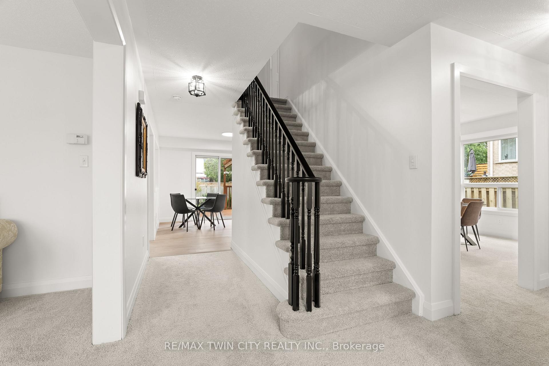 Photo 3 of 3 Greencroft Court, Kitchener, Highland West — HOMEH