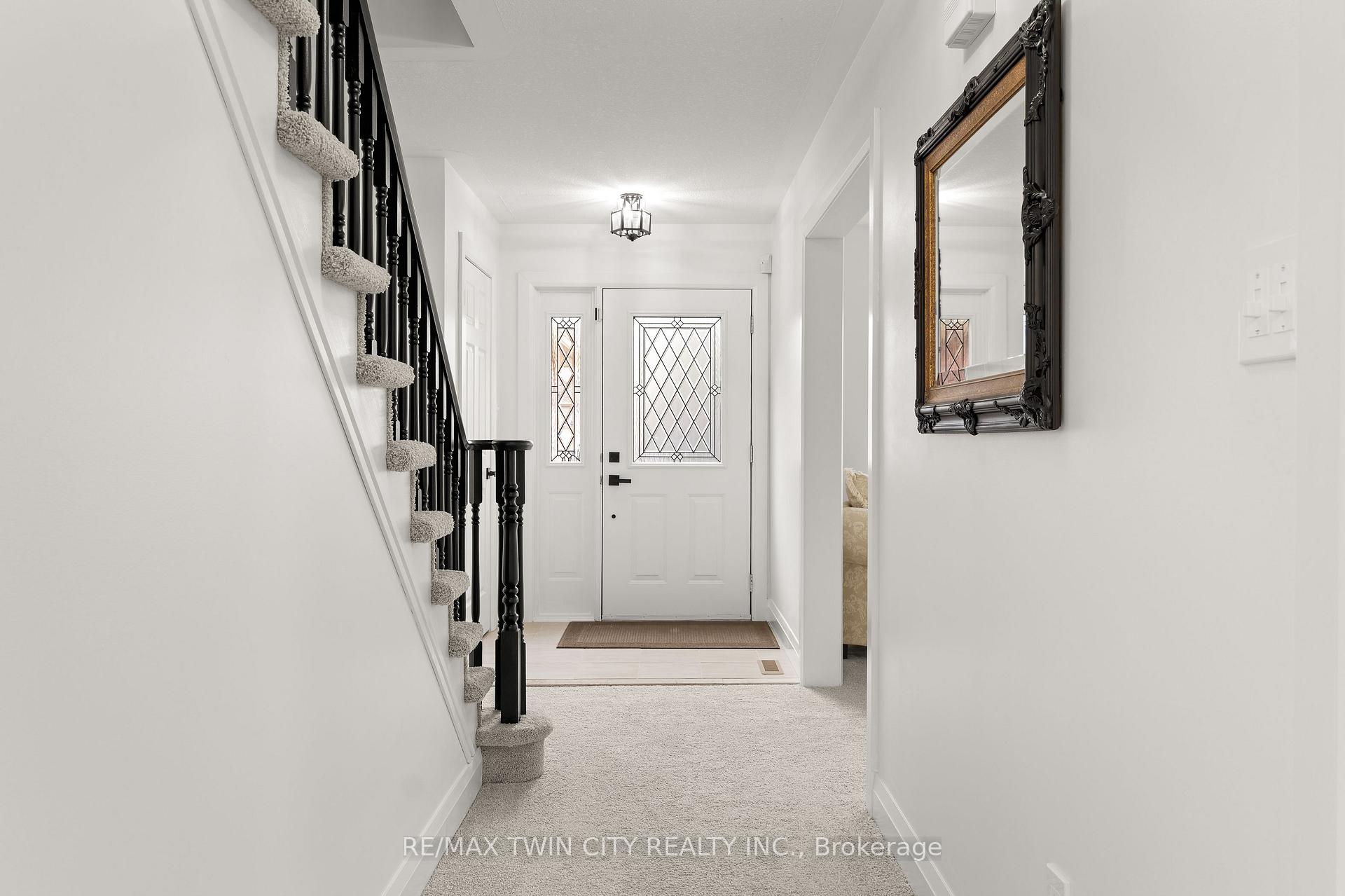 Photo 4 of 3 Greencroft Court, Kitchener, Highland West — HOMEH