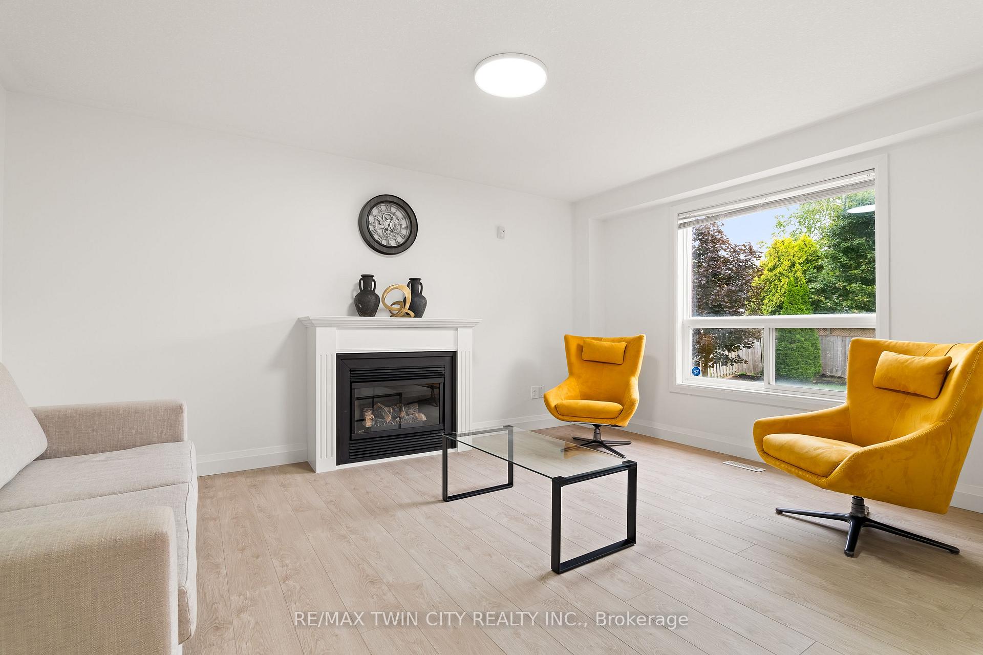 Photo 15 of 3 Greencroft Court, Kitchener, Highland West — HOMEH