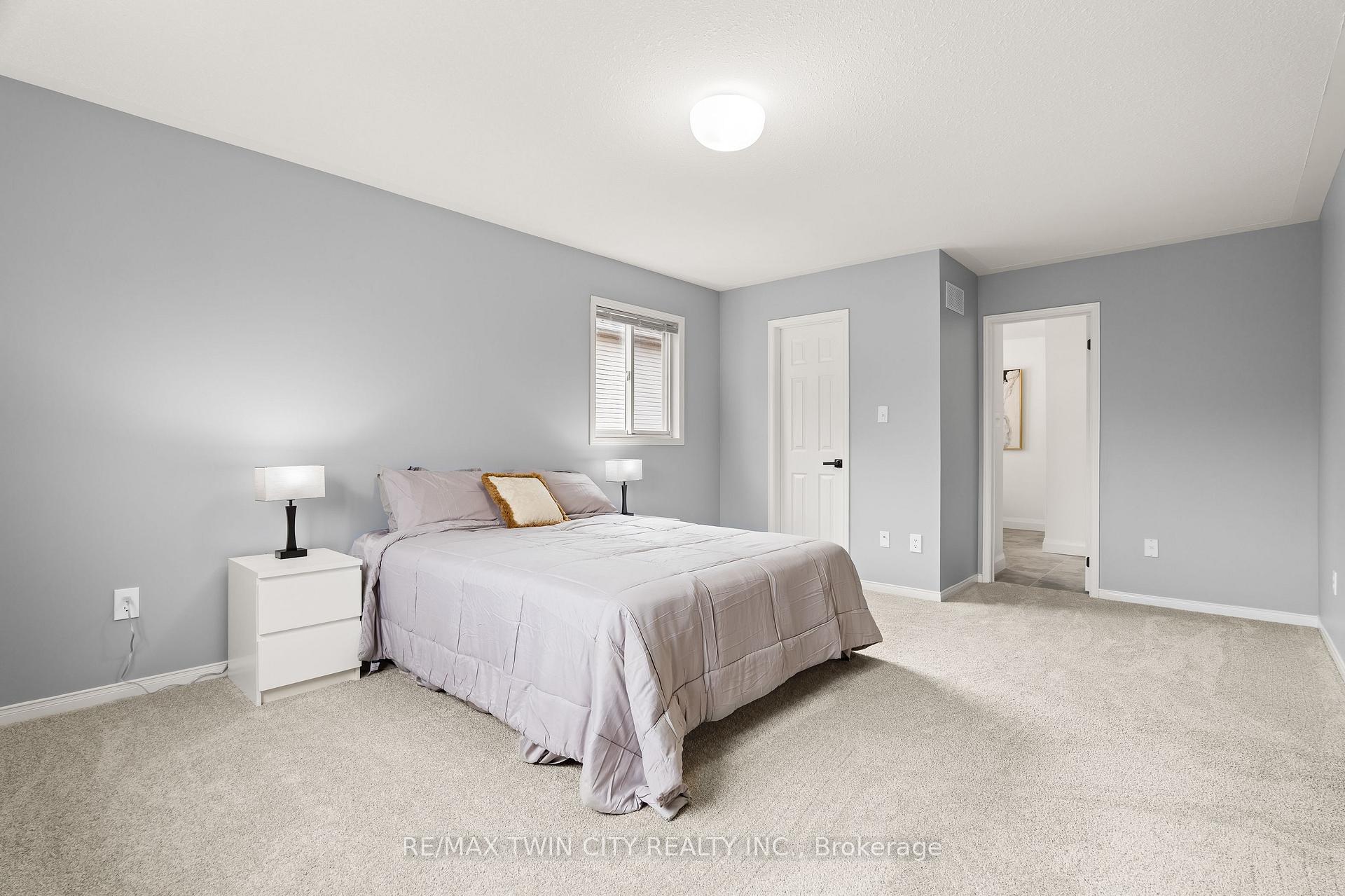 Photo 20 of 3 Greencroft Court, Kitchener, Highland West — HOMEH