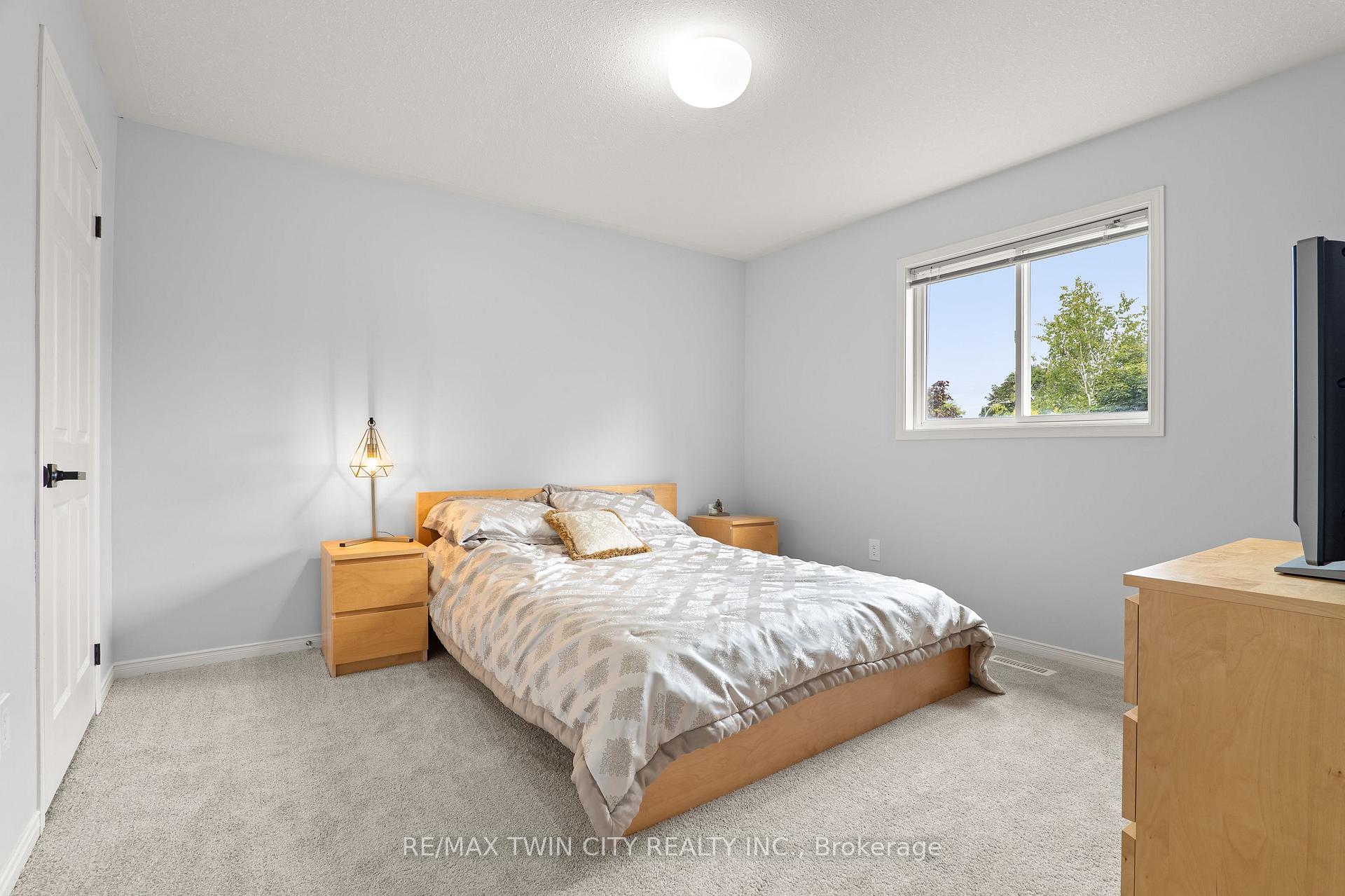 Photo 24 of 3 Greencroft Court, Kitchener, Highland West — HOMEH