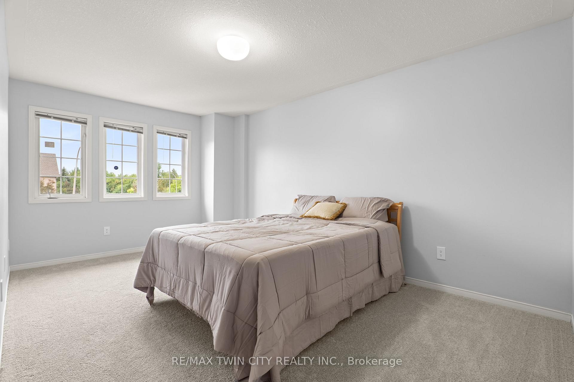 Photo 26 of 3 Greencroft Court, Kitchener, Highland West — HOMEH