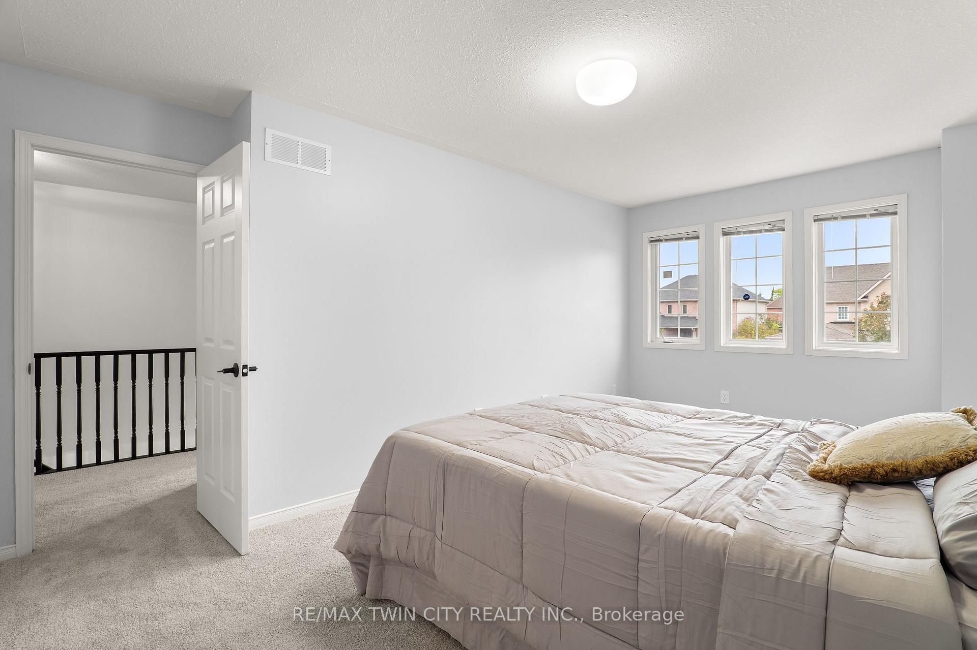 Photo 27 of 3 Greencroft Court, Kitchener, Highland West — HOMEH