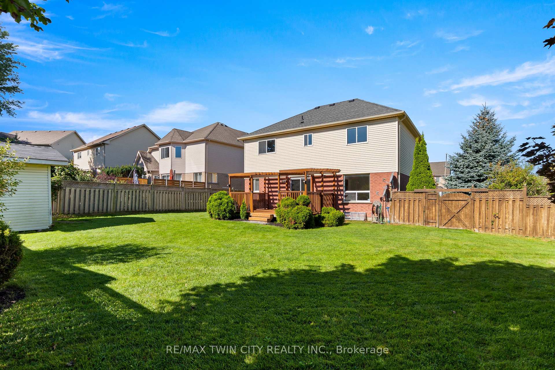 Photo 38 of 3 Greencroft Court, Kitchener, Highland West — HOMEH