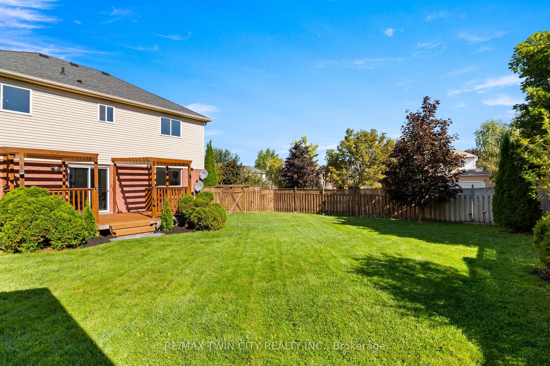 Photo 40 of 3 Greencroft Court, Kitchener, Highland West — HOMEH