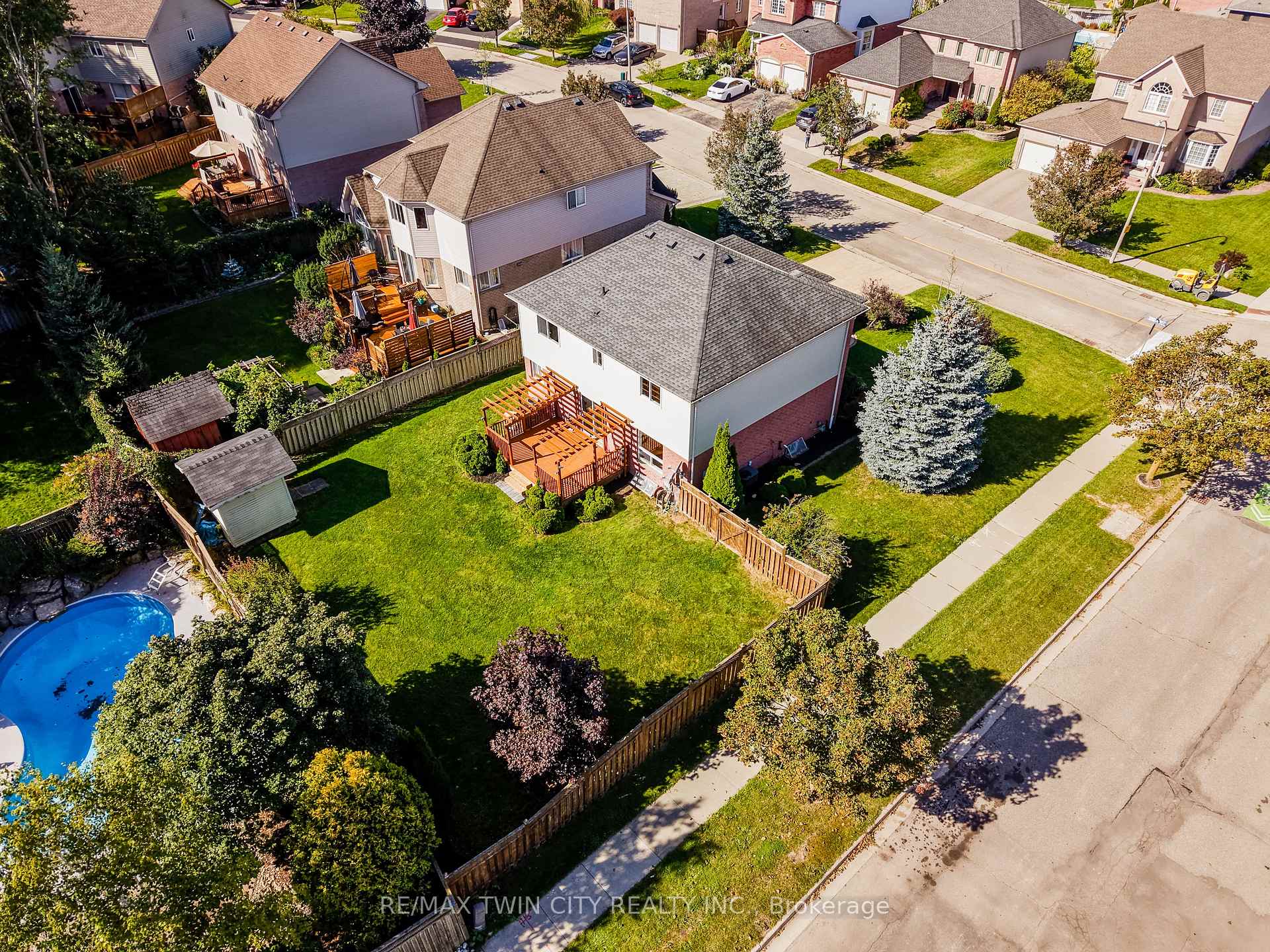 Photo 44 of 3 Greencroft Court, Kitchener, Highland West — HOMEH