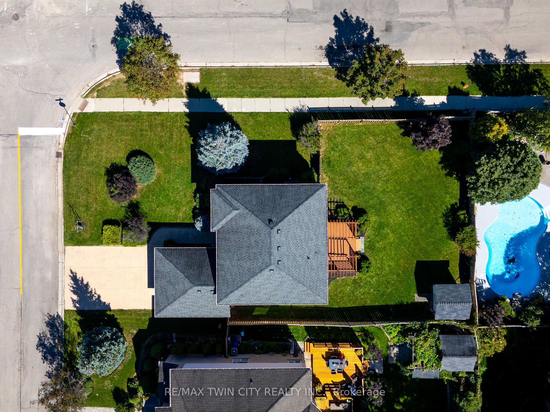 Photo 45 of 3 Greencroft Court, Kitchener, Highland West — HOMEH