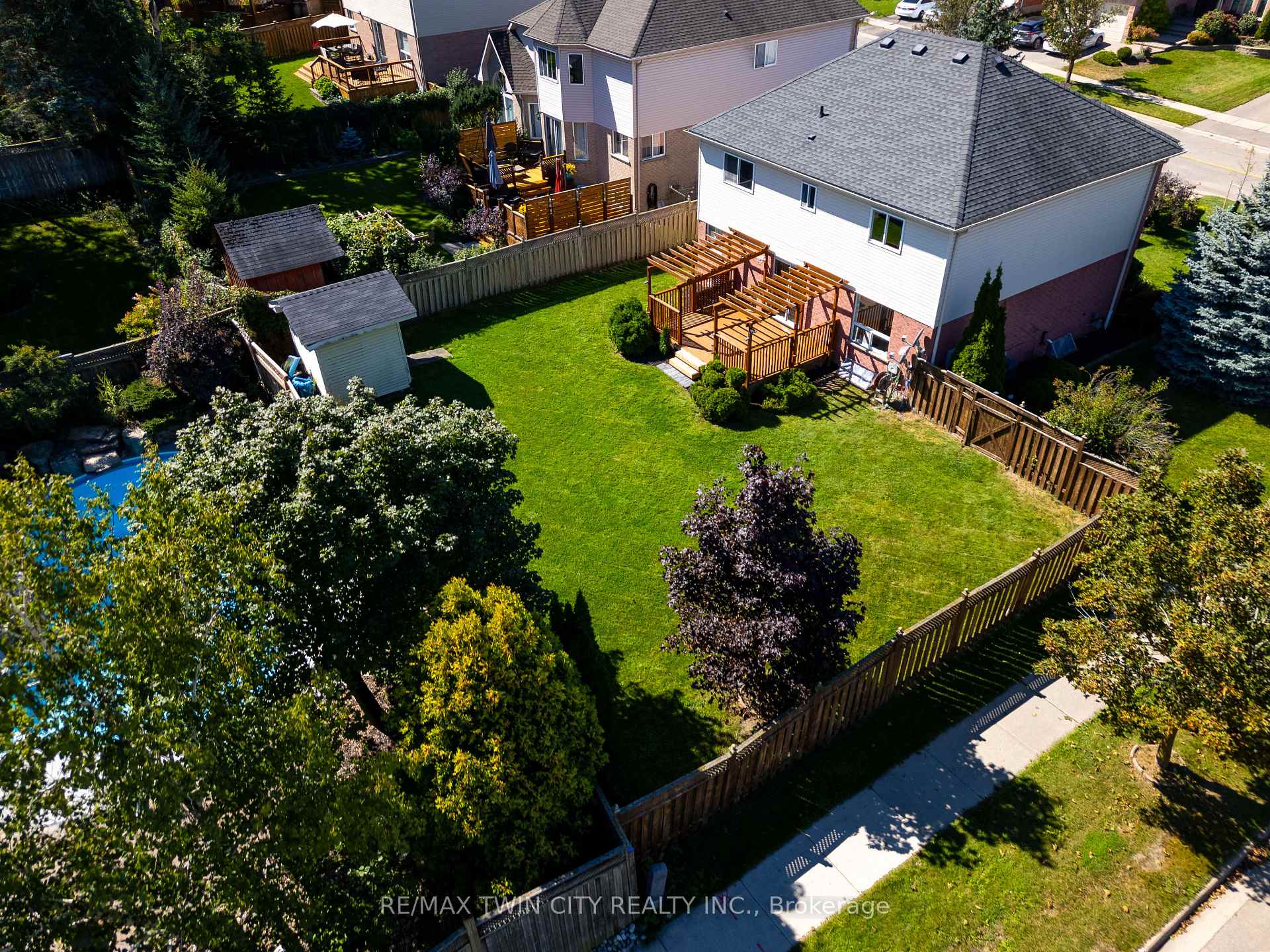 Photo 46 of 3 Greencroft Court, Kitchener, Highland West — HOMEH