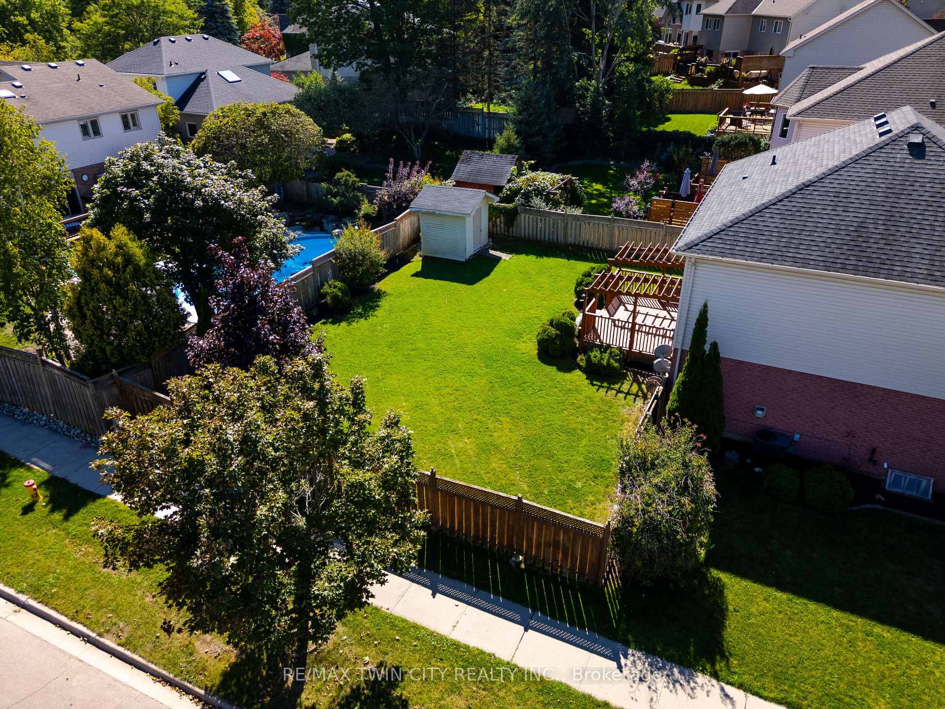 Photo 47 of 3 Greencroft Court, Kitchener, Highland West — HOMEH