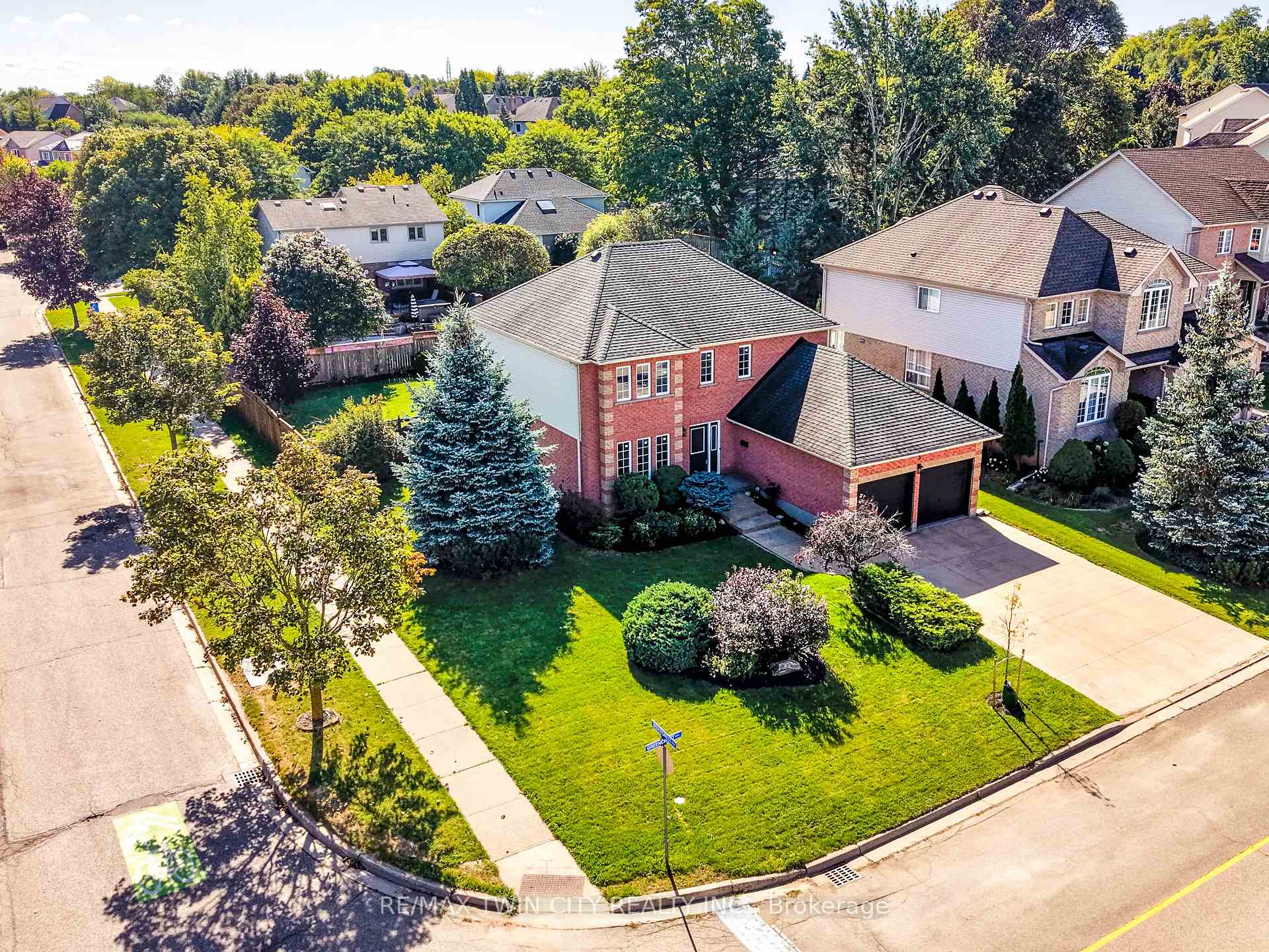 Photo 50 of 3 Greencroft Court, Kitchener, Highland West — HOMEH