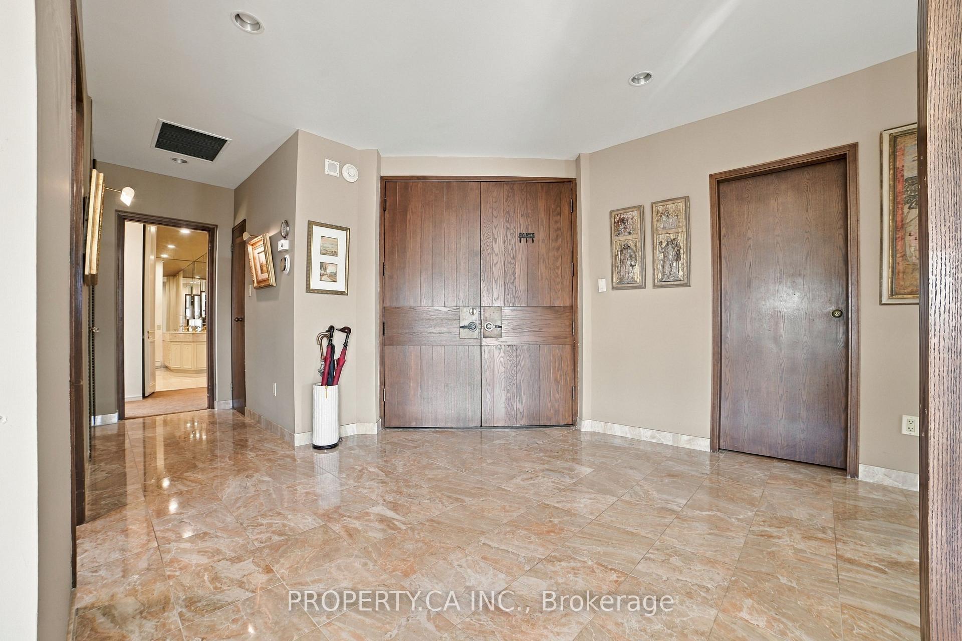 Photo 2 of Unit 1402, 150 Heath Street, Toronto, Casa Loma — HOMEH