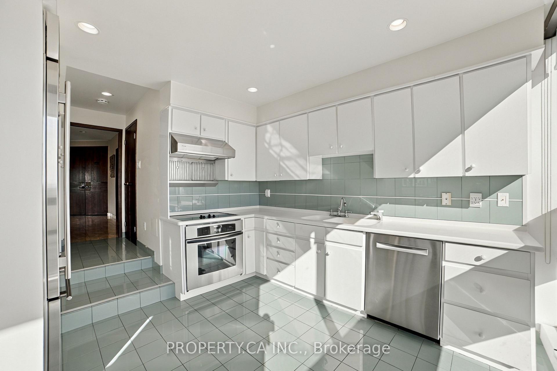 Photo 11 of Unit 1402, 150 Heath Street, Toronto, Casa Loma — HOMEH