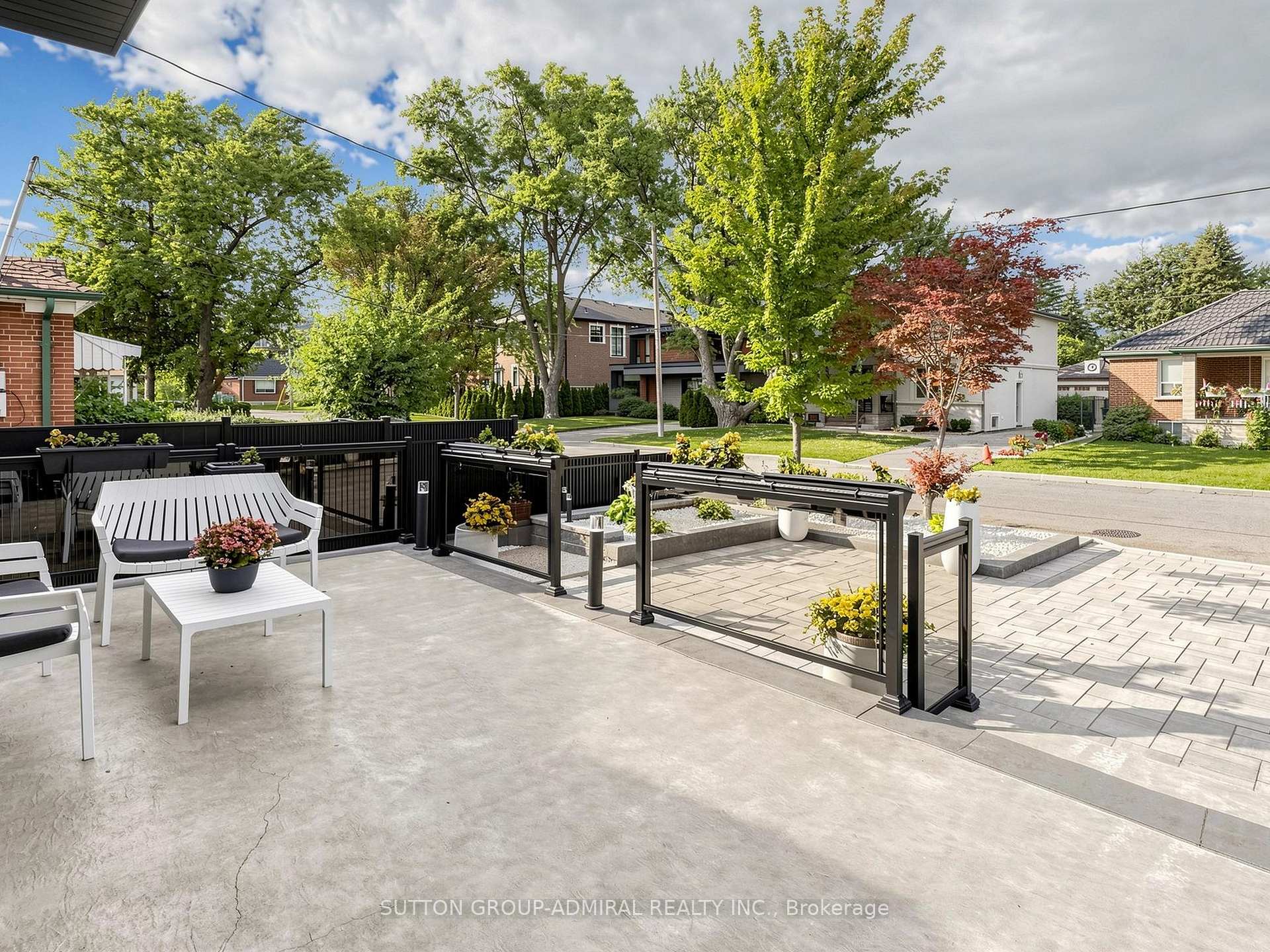 Photo 5 of 18 Dunsmore Gardens, North York, Clanton Park — HOMEH