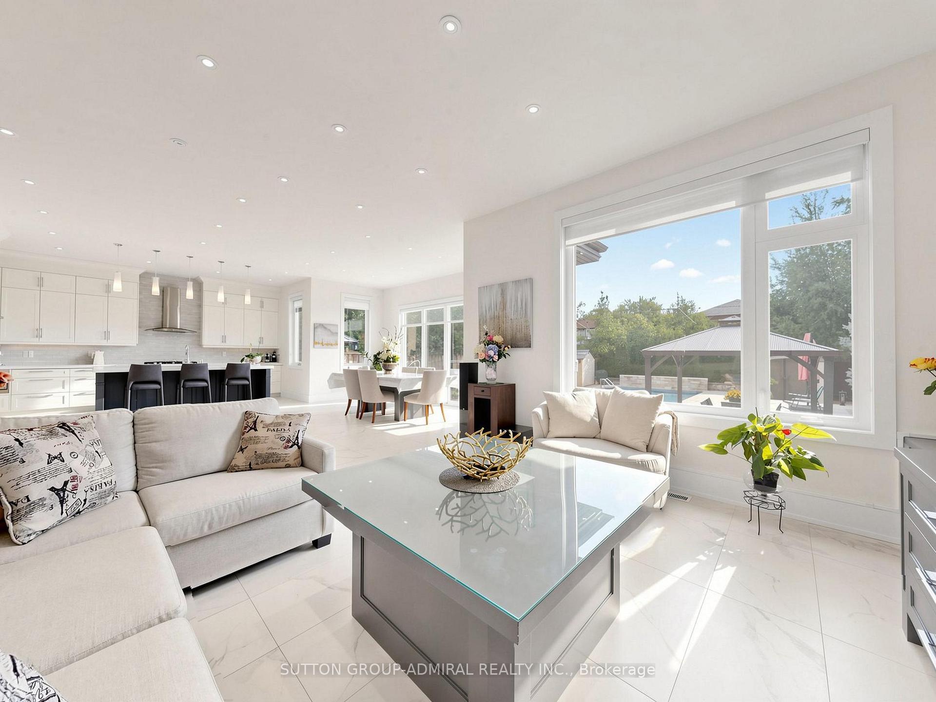 Photo 10 of 18 Dunsmore Gardens, North York, Clanton Park — HOMEH