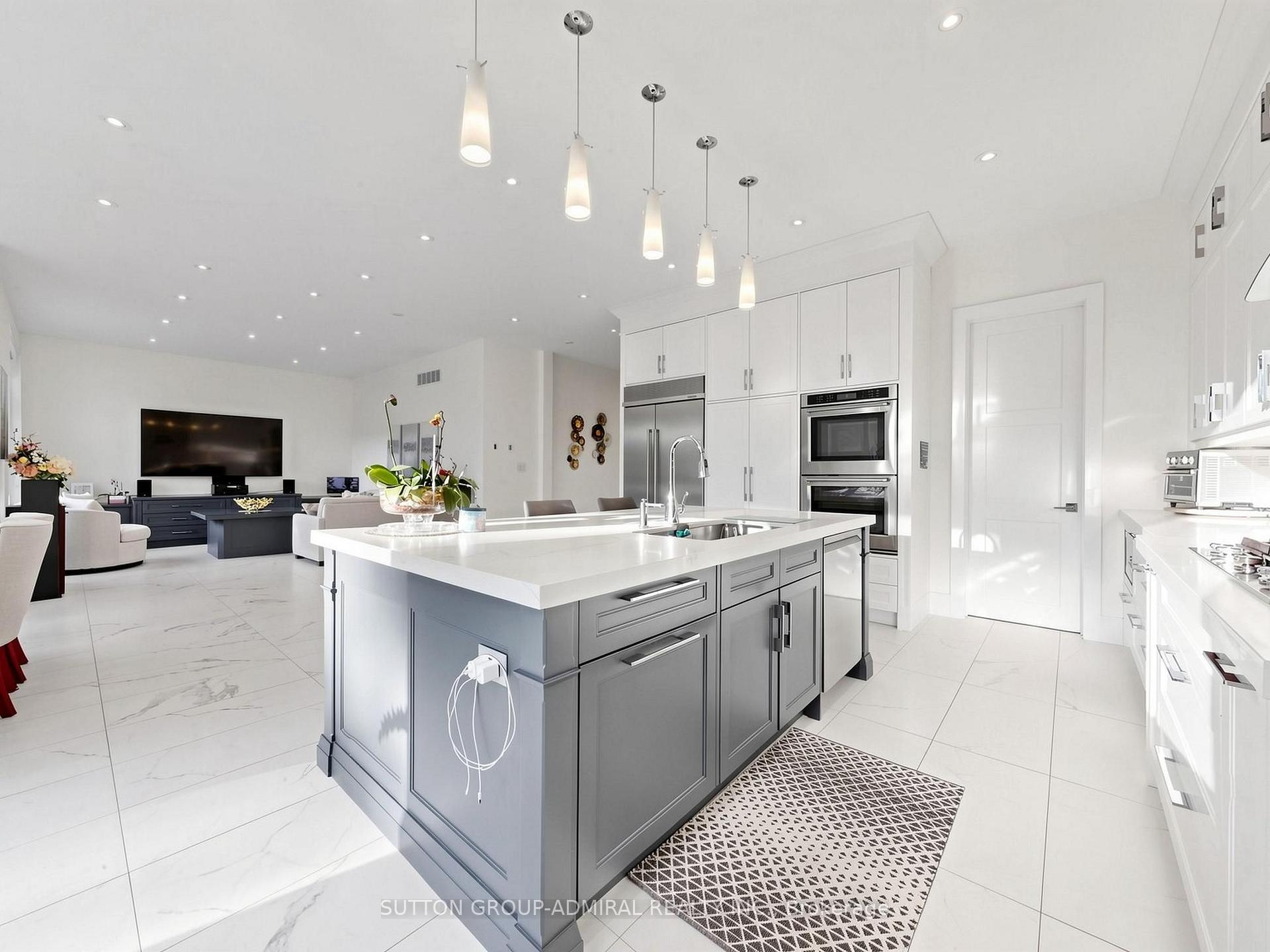 Photo 15 of 18 Dunsmore Gardens, North York, Clanton Park — HOMEH