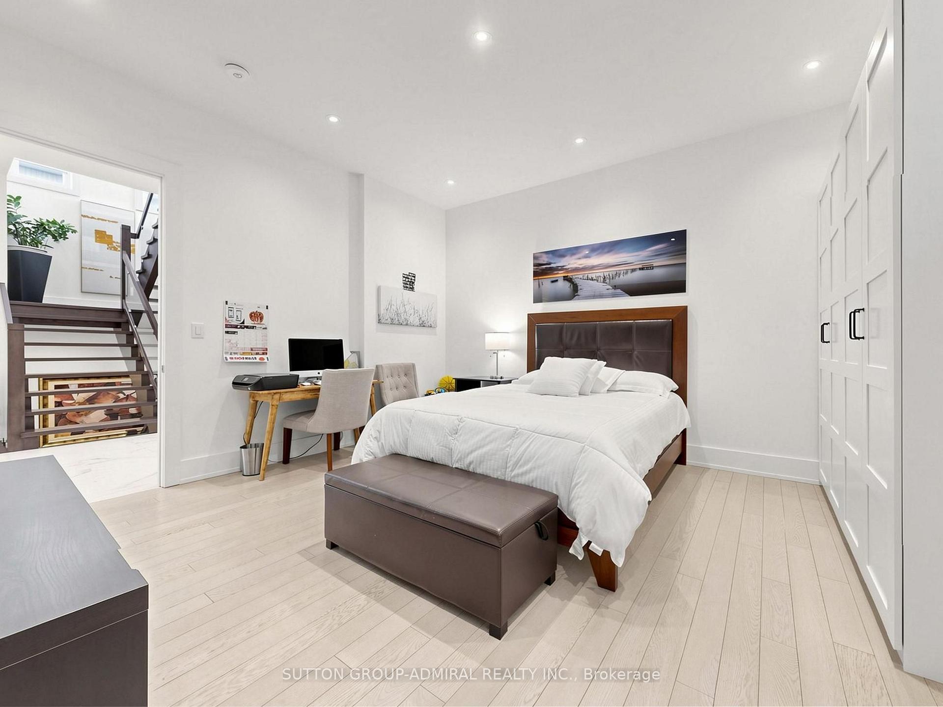 Photo 19 of 18 Dunsmore Gardens, North York, Clanton Park — HOMEH