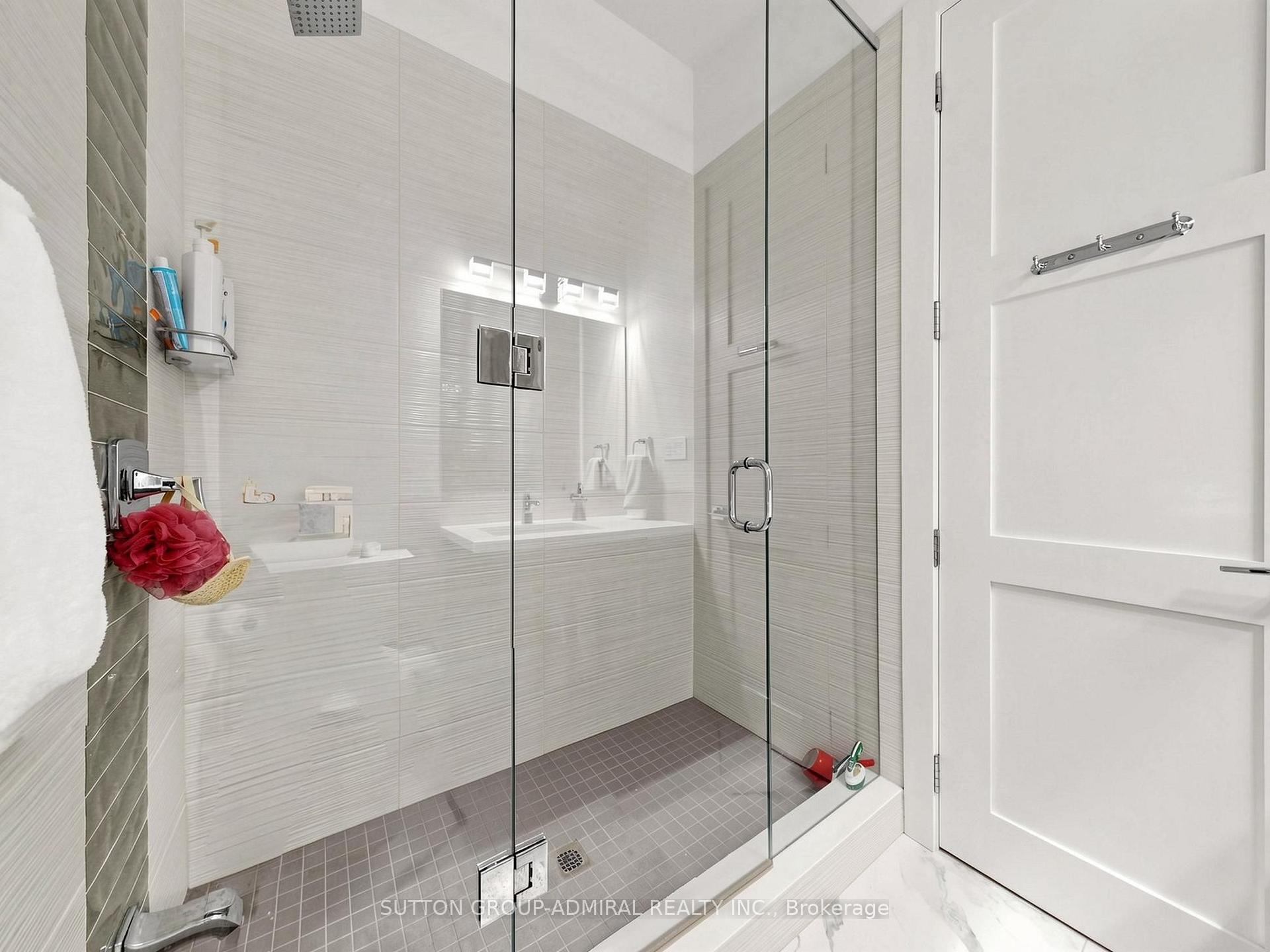 Photo 21 of 18 Dunsmore Gardens, North York, Clanton Park — HOMEH
