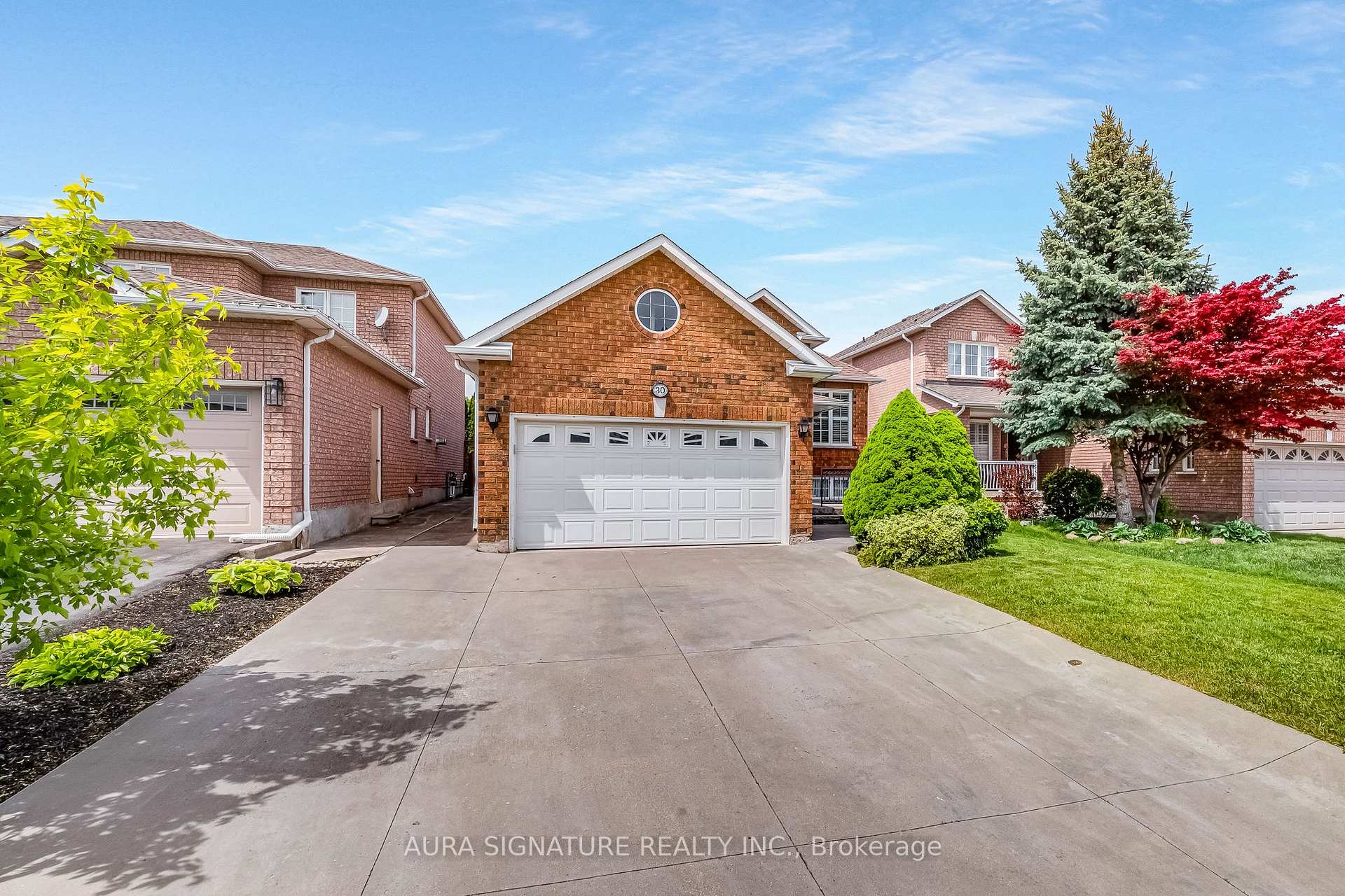 Photo 2 of 30 Graceview Court, Vaughan, West Woodbridge — HOMEH