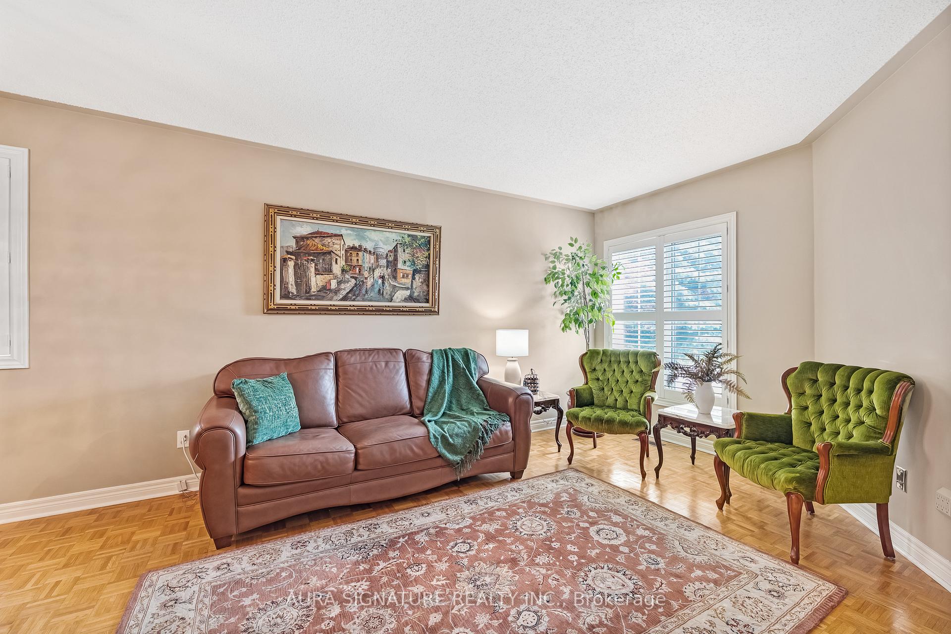 Photo 6 of 30 Graceview Court, Vaughan, West Woodbridge — HOMEH