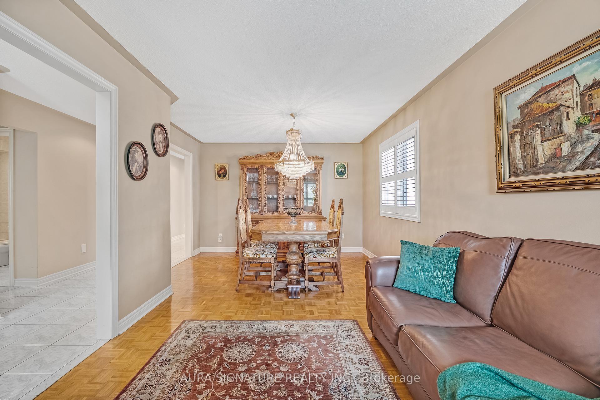 Photo 9 of 30 Graceview Court, Vaughan, West Woodbridge — HOMEH