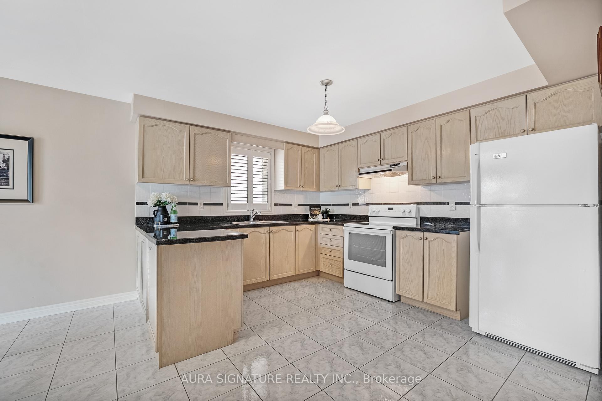 Photo 11 of 30 Graceview Court, Vaughan, West Woodbridge — HOMEH