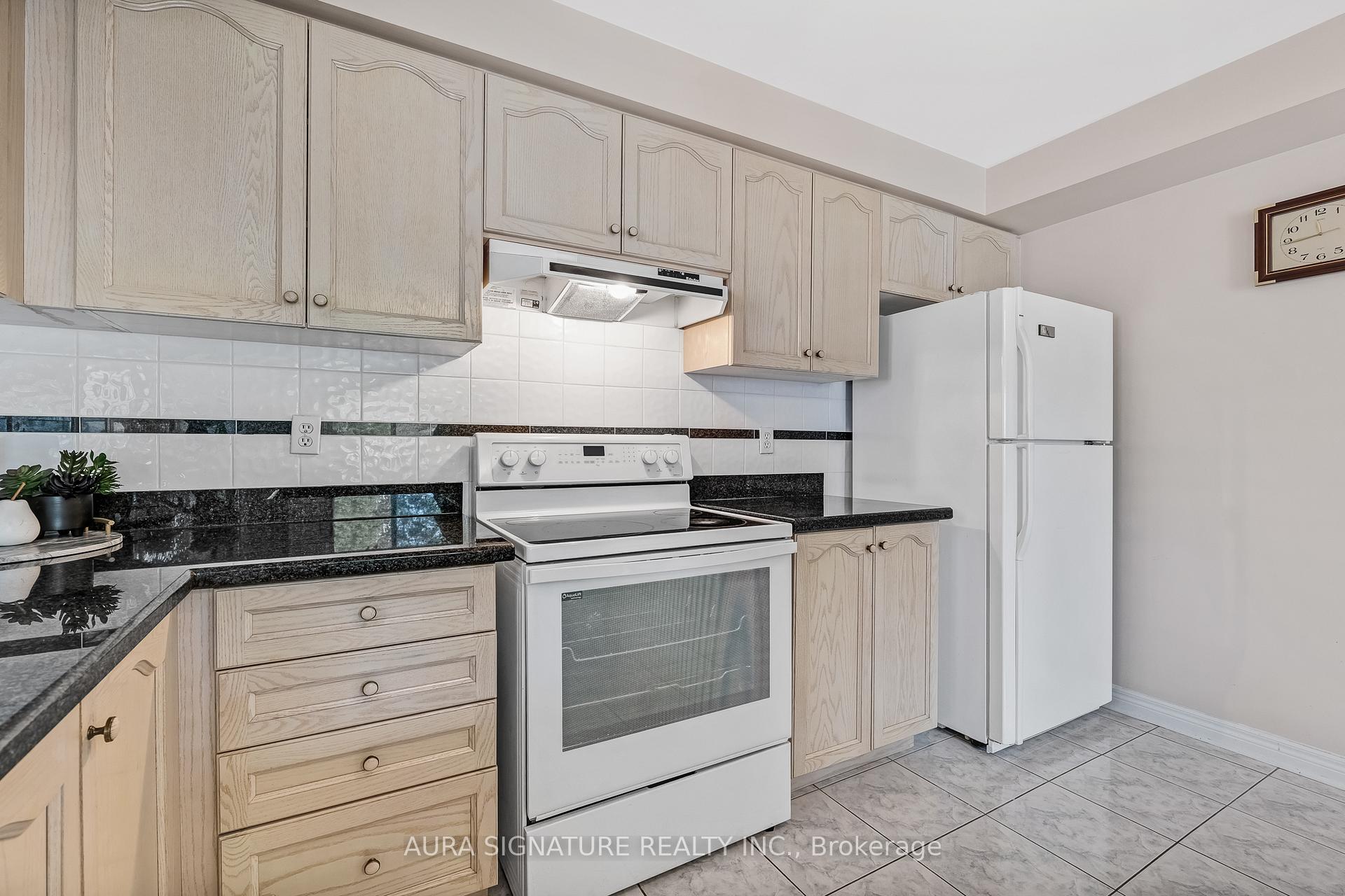 Photo 12 of 30 Graceview Court, Vaughan, West Woodbridge — HOMEH