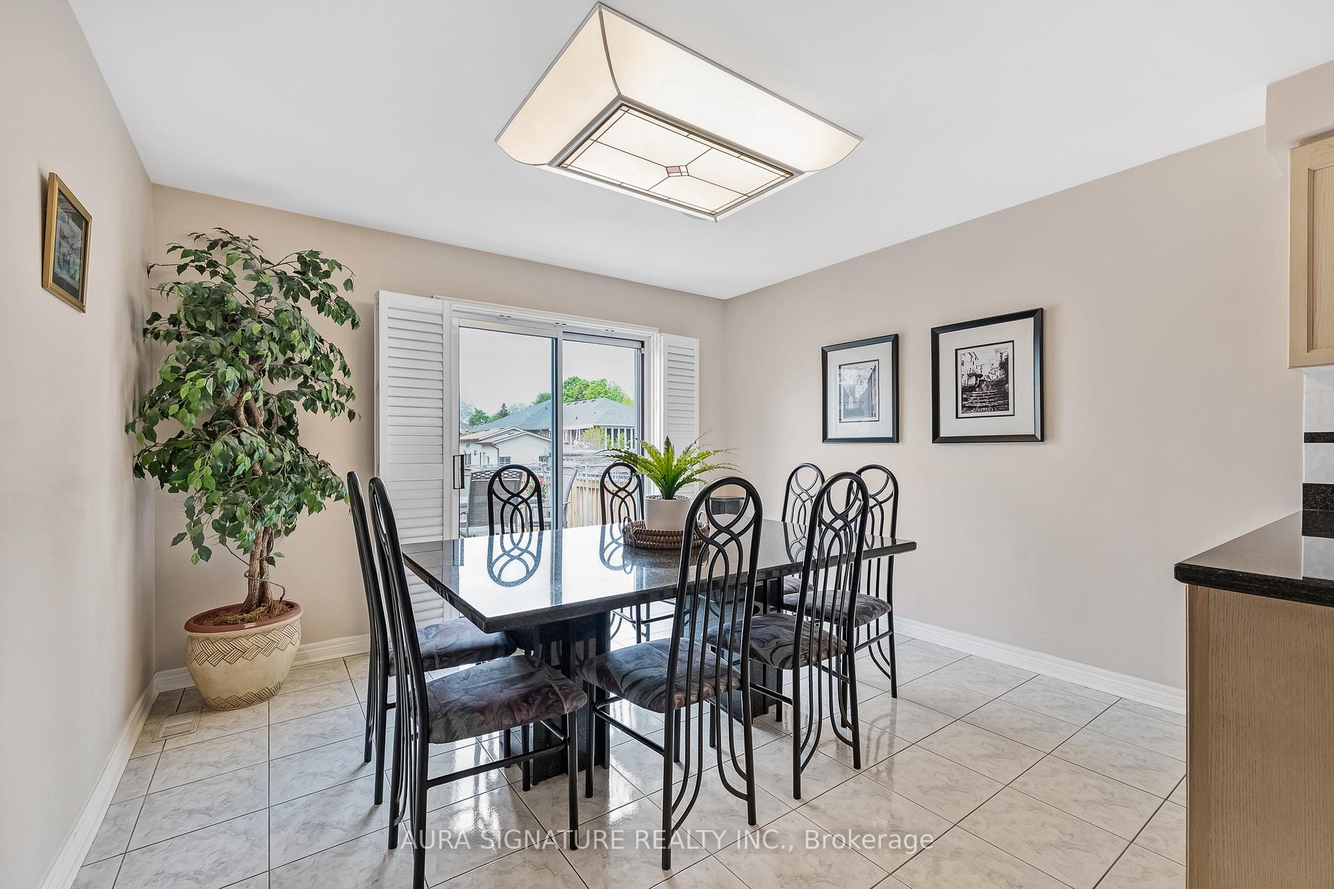 Photo 14 of 30 Graceview Court, Vaughan, West Woodbridge — HOMEH