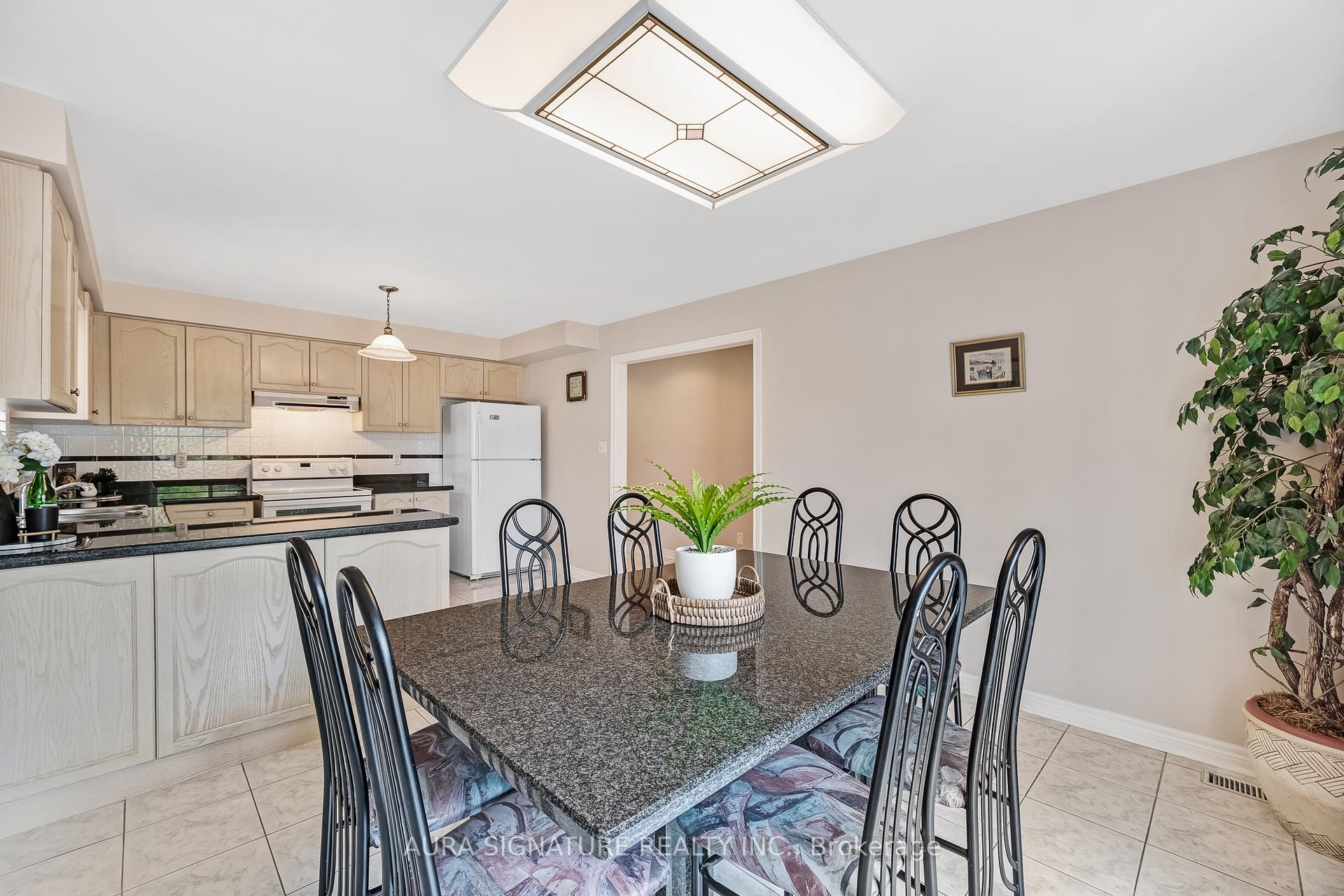 Photo 15 of 30 Graceview Court, Vaughan, West Woodbridge — HOMEH