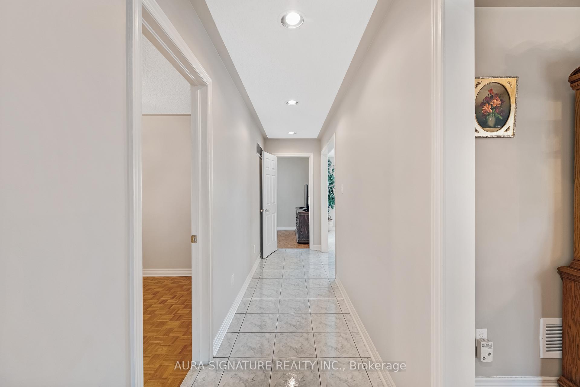 Photo 16 of 30 Graceview Court, Vaughan, West Woodbridge — HOMEH