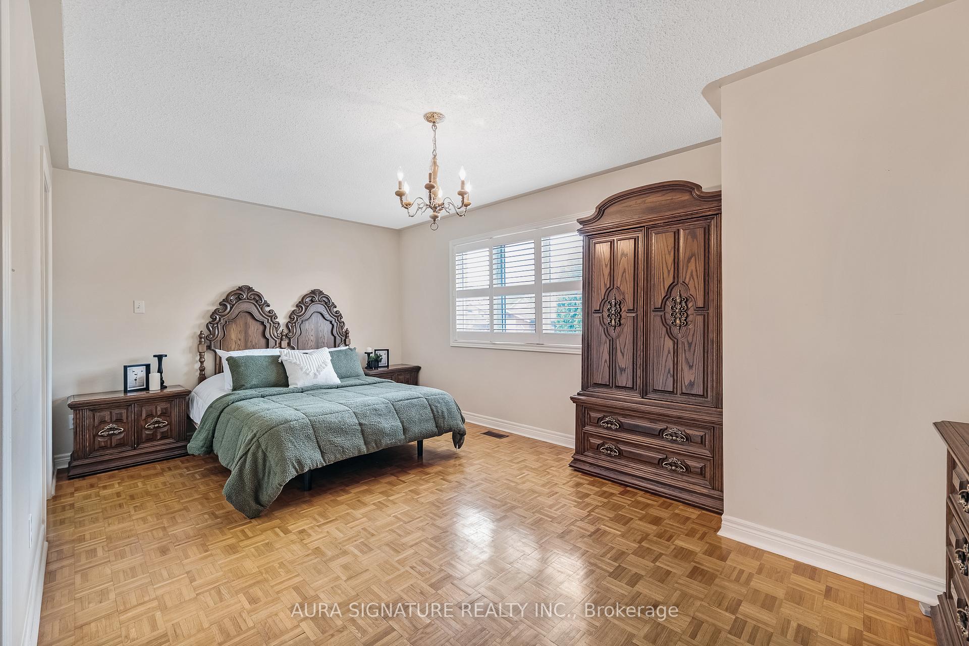 Photo 17 of 30 Graceview Court, Vaughan, West Woodbridge — HOMEH