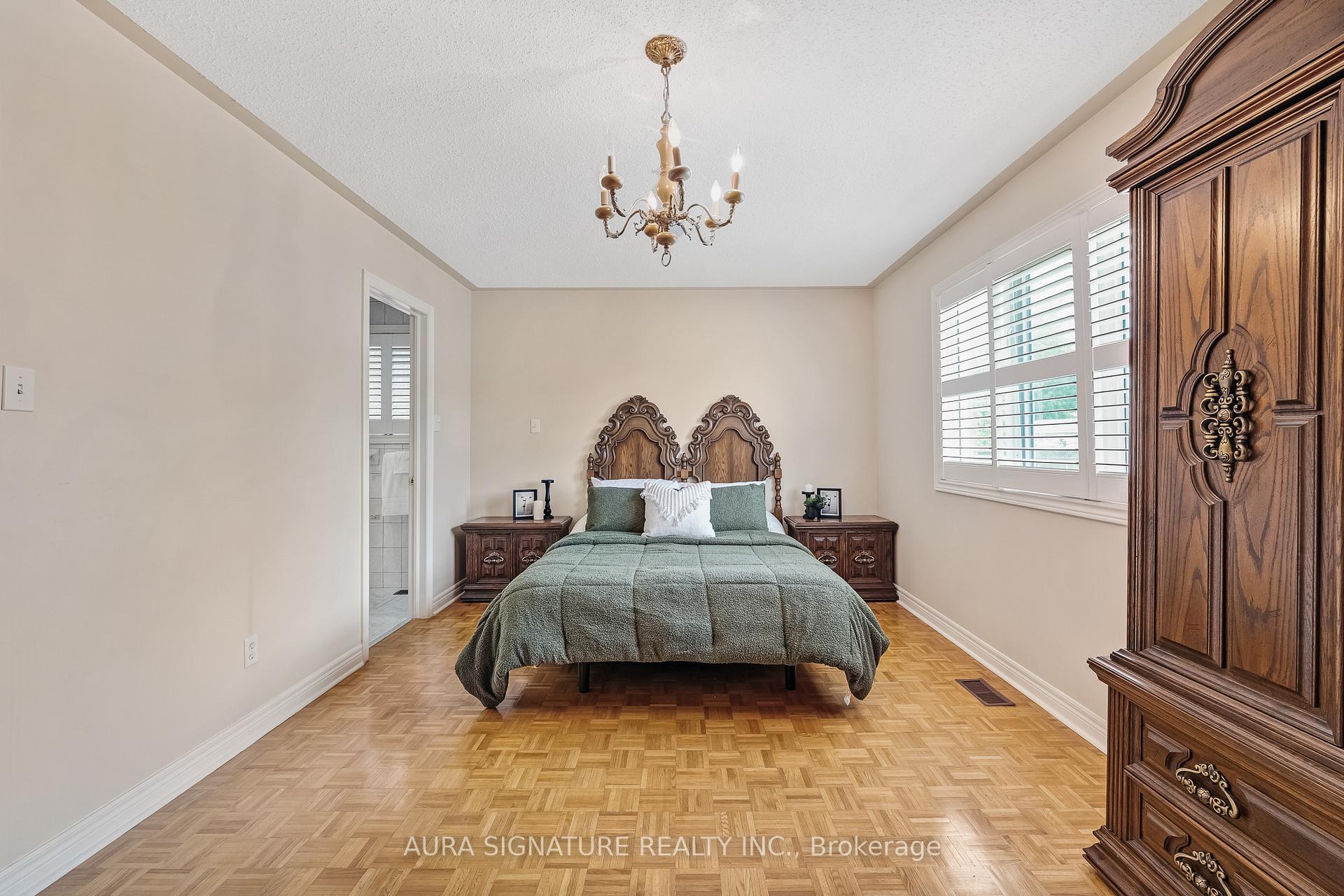 Photo 18 of 30 Graceview Court, Vaughan, West Woodbridge — HOMEH