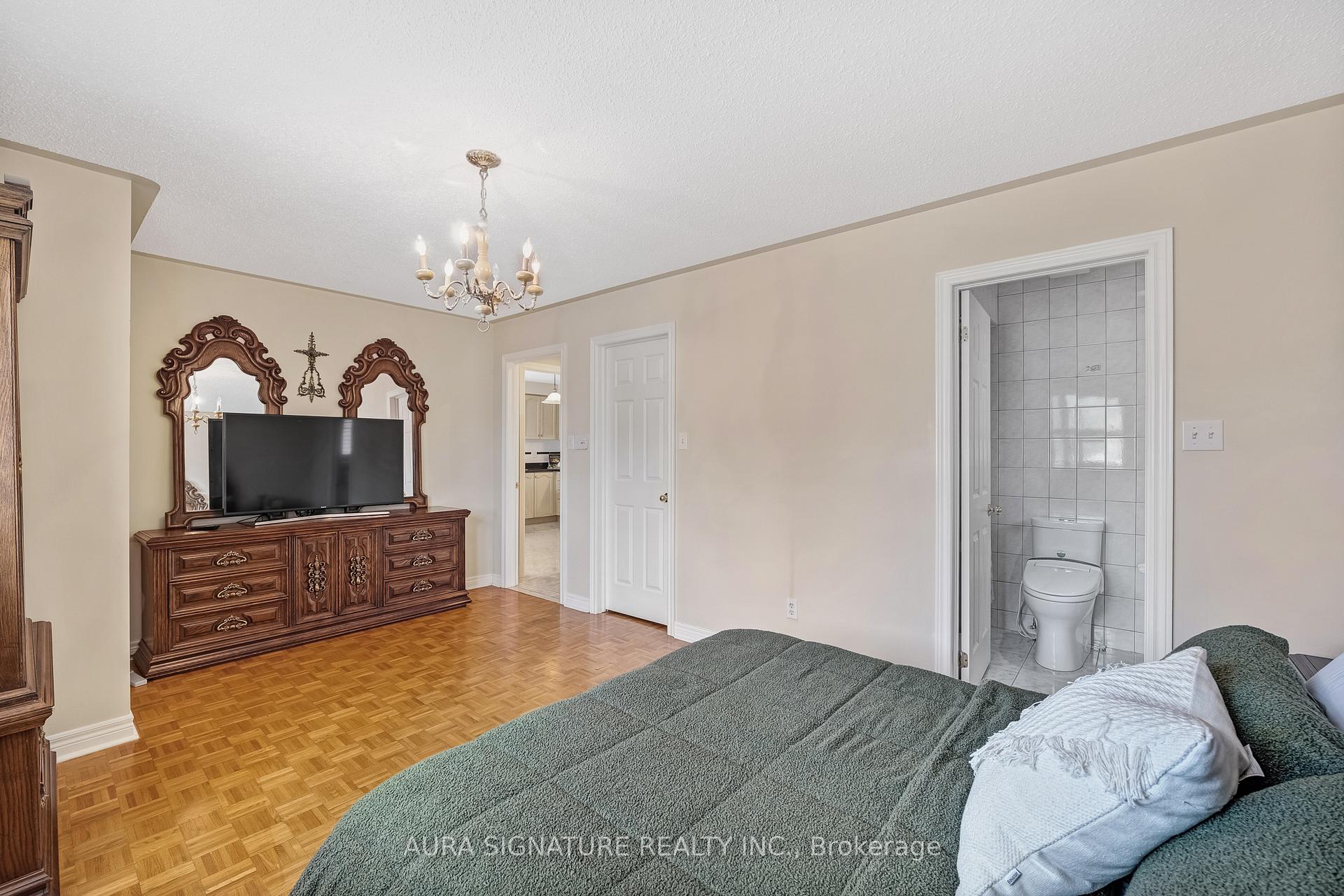Photo 19 of 30 Graceview Court, Vaughan, West Woodbridge — HOMEH