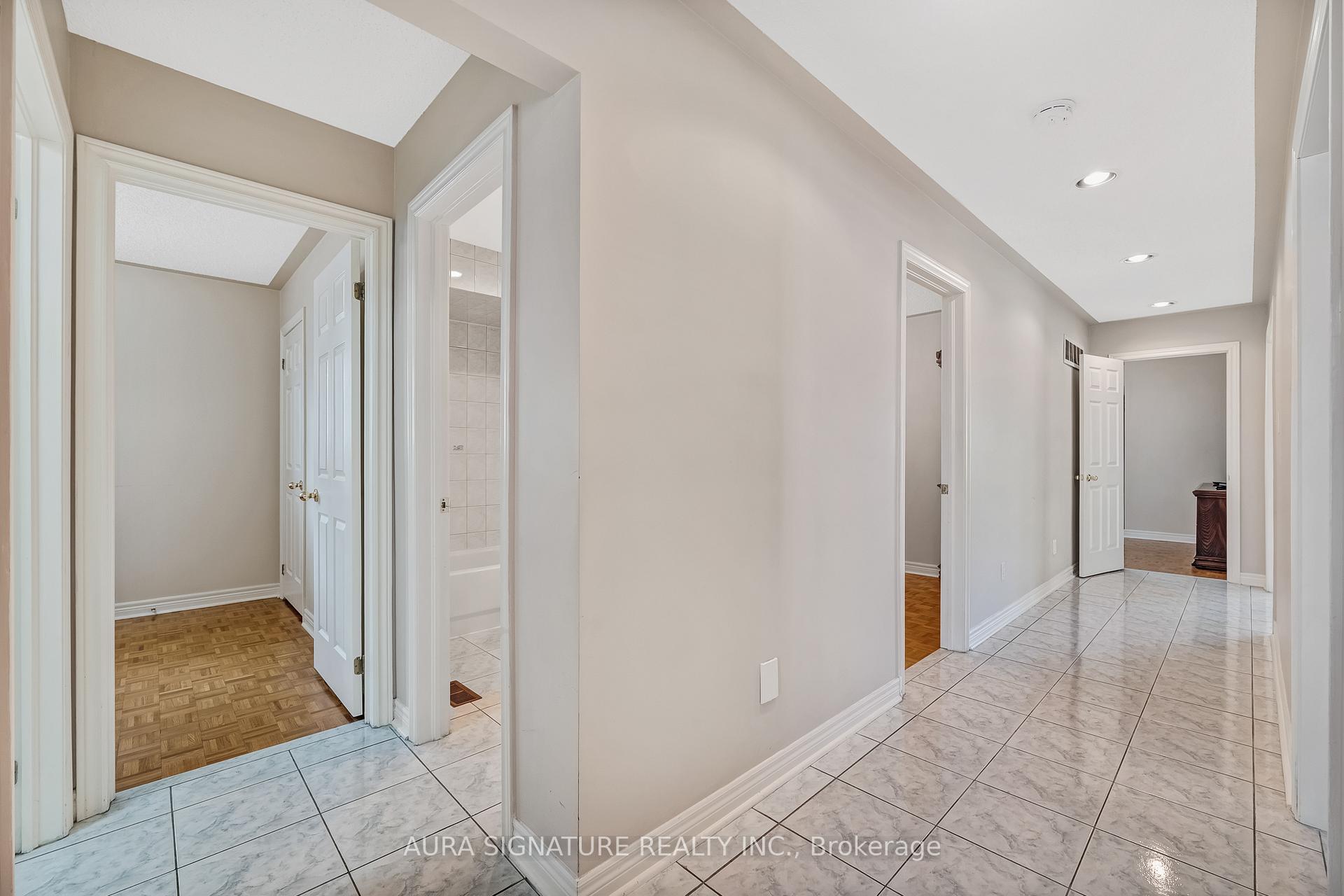 Photo 21 of 30 Graceview Court, Vaughan, West Woodbridge — HOMEH