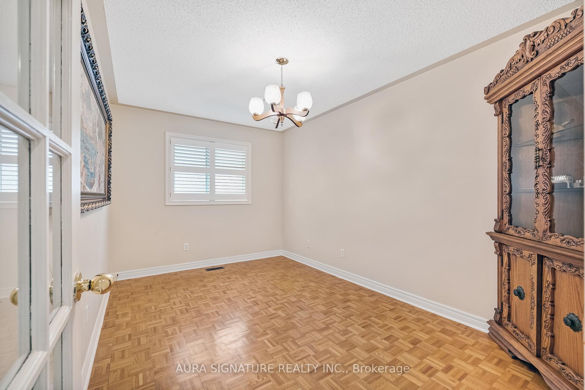 Photo 22 of 30 Graceview Court, Vaughan, West Woodbridge — HOMEH